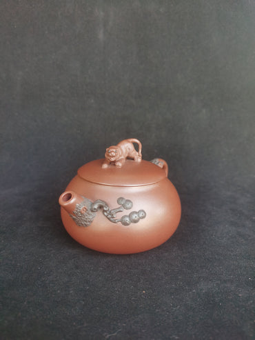 Zisha Art Gallery Yixing teapot leopard right