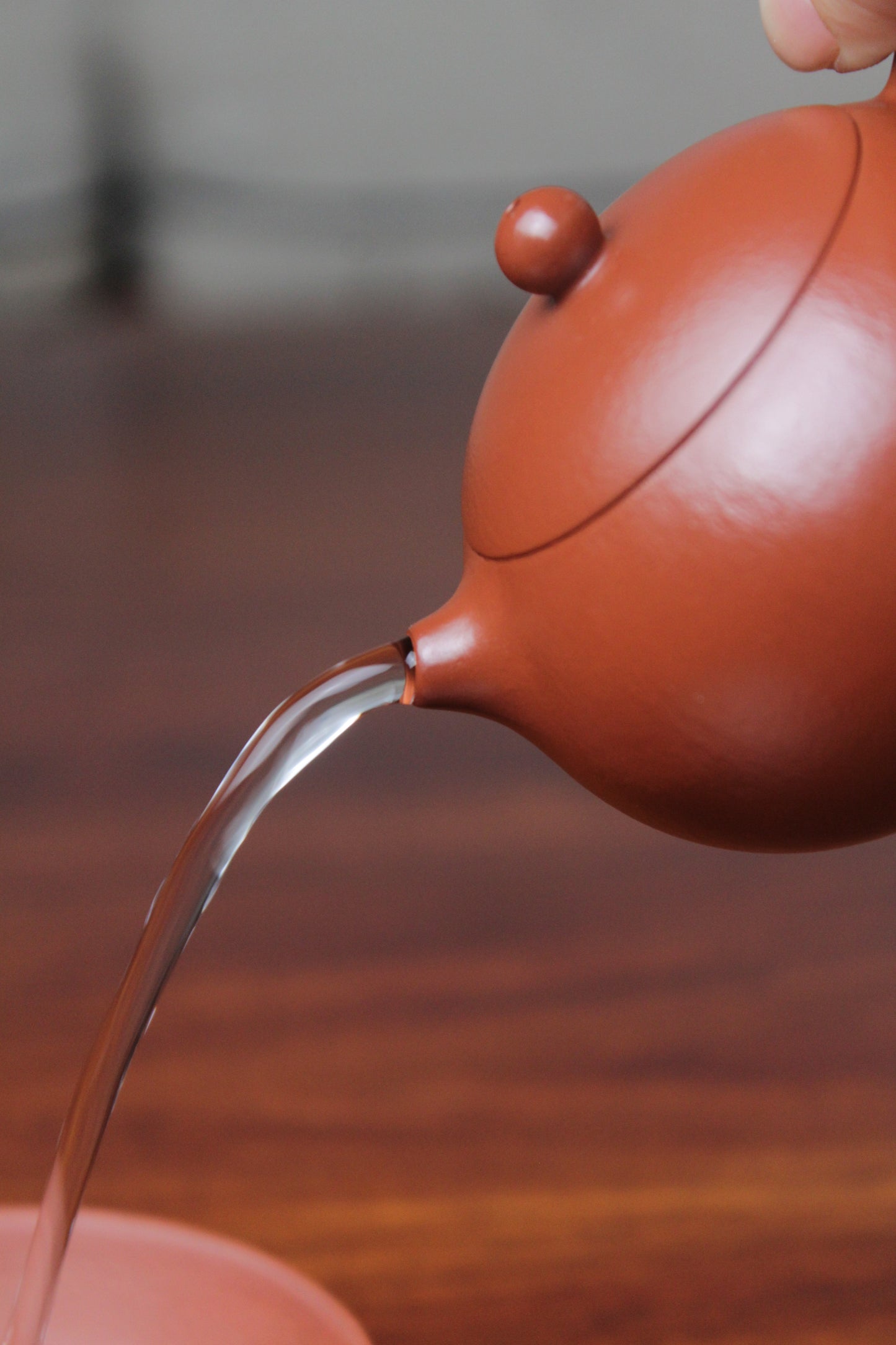 pour of the yixing clay teapot xishi on the table