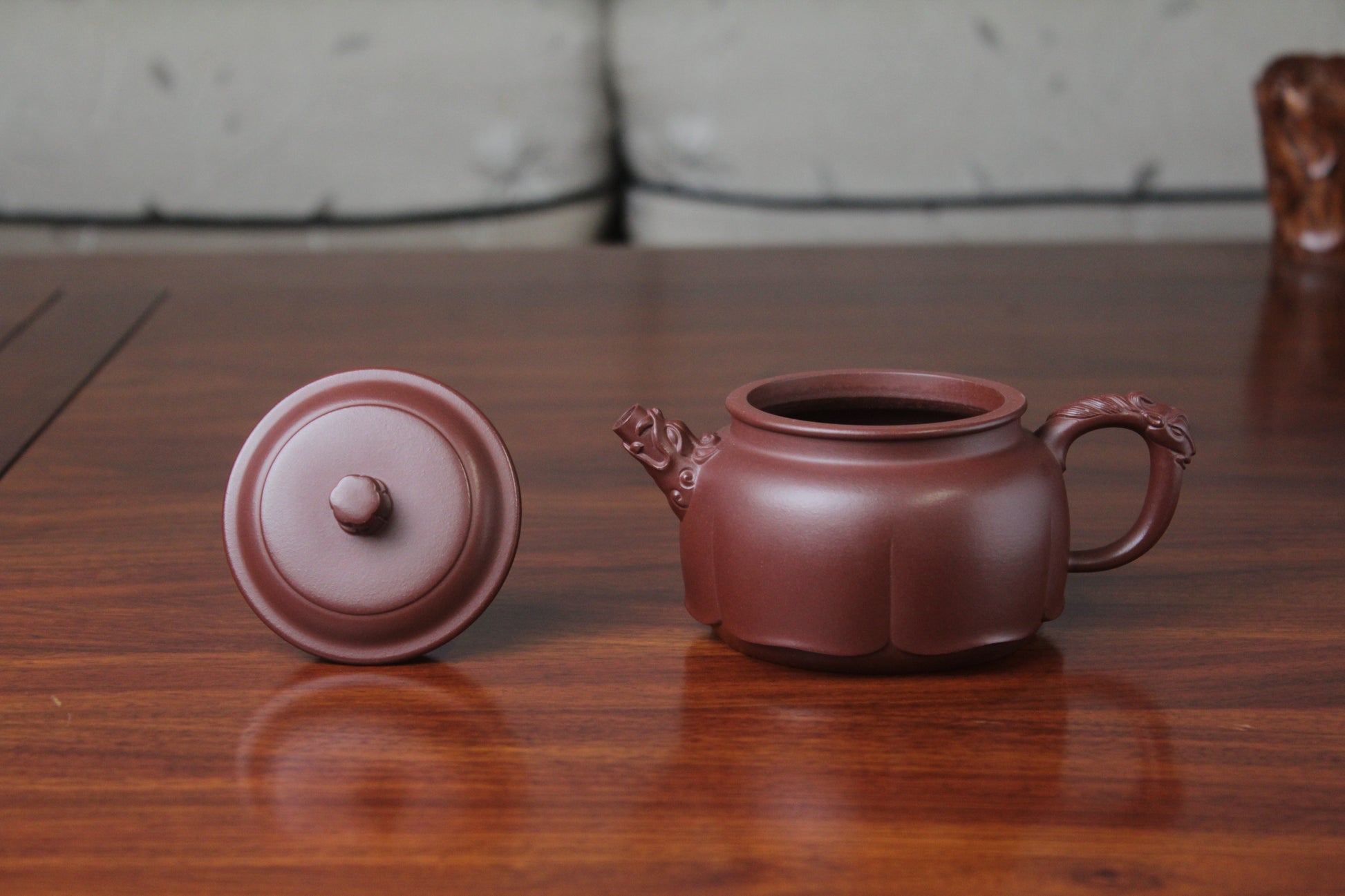 The lid of the yixing clay teapot on the table