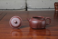 The lid of the yixing clay teapot on the table