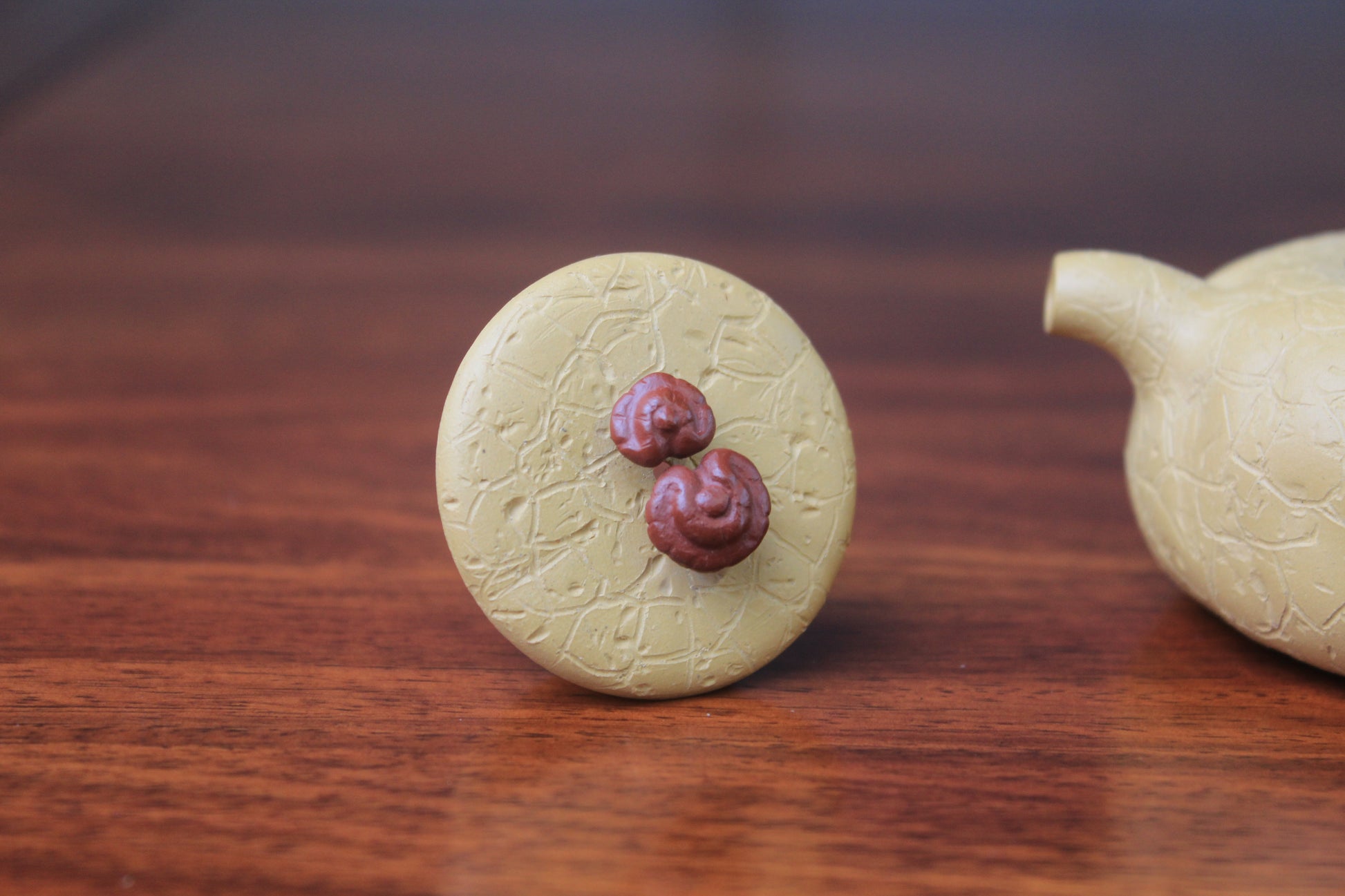 The 3 detail of the yixing clay teapot on the table