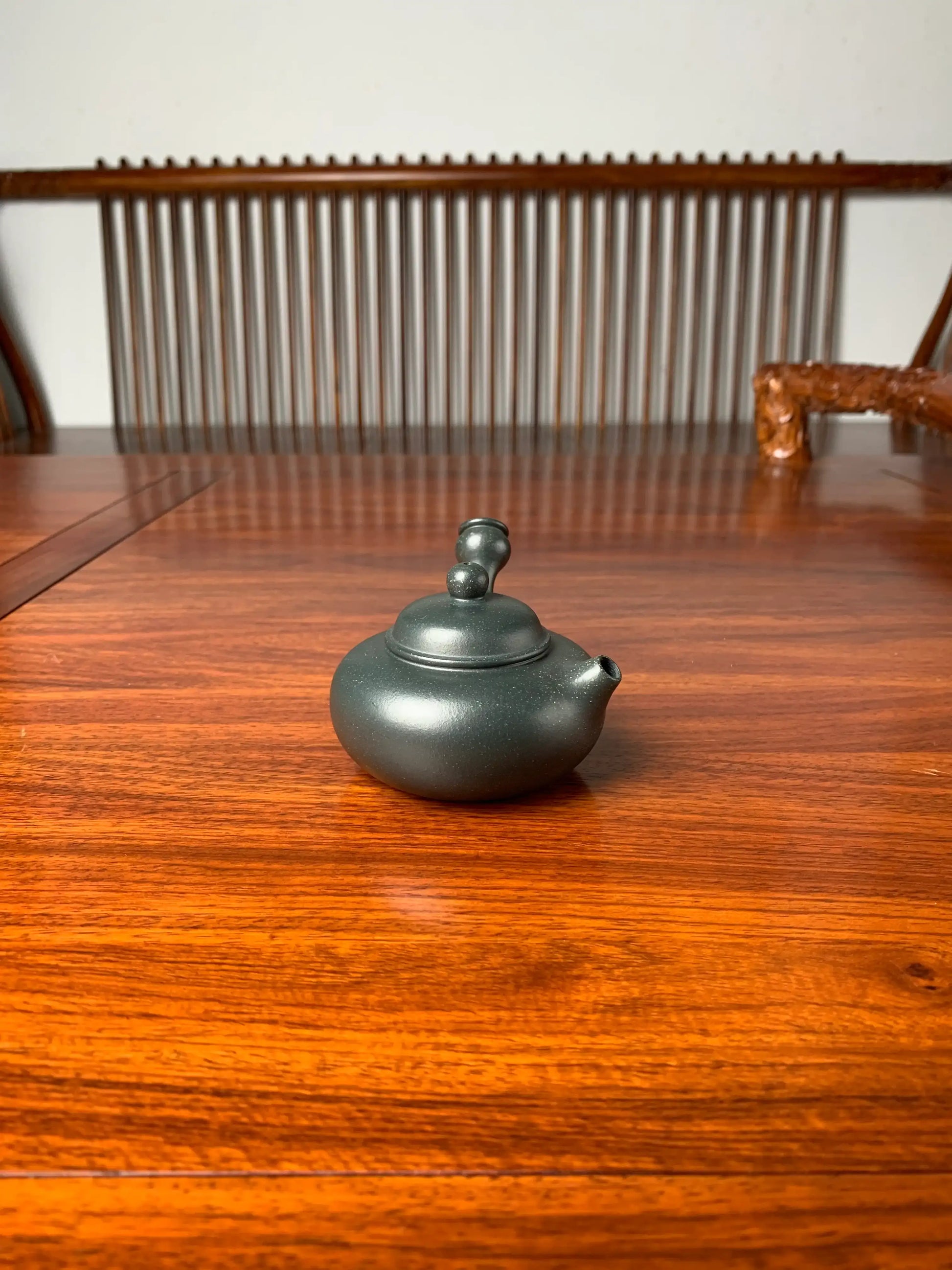 A side view of the lid and body of the teapot