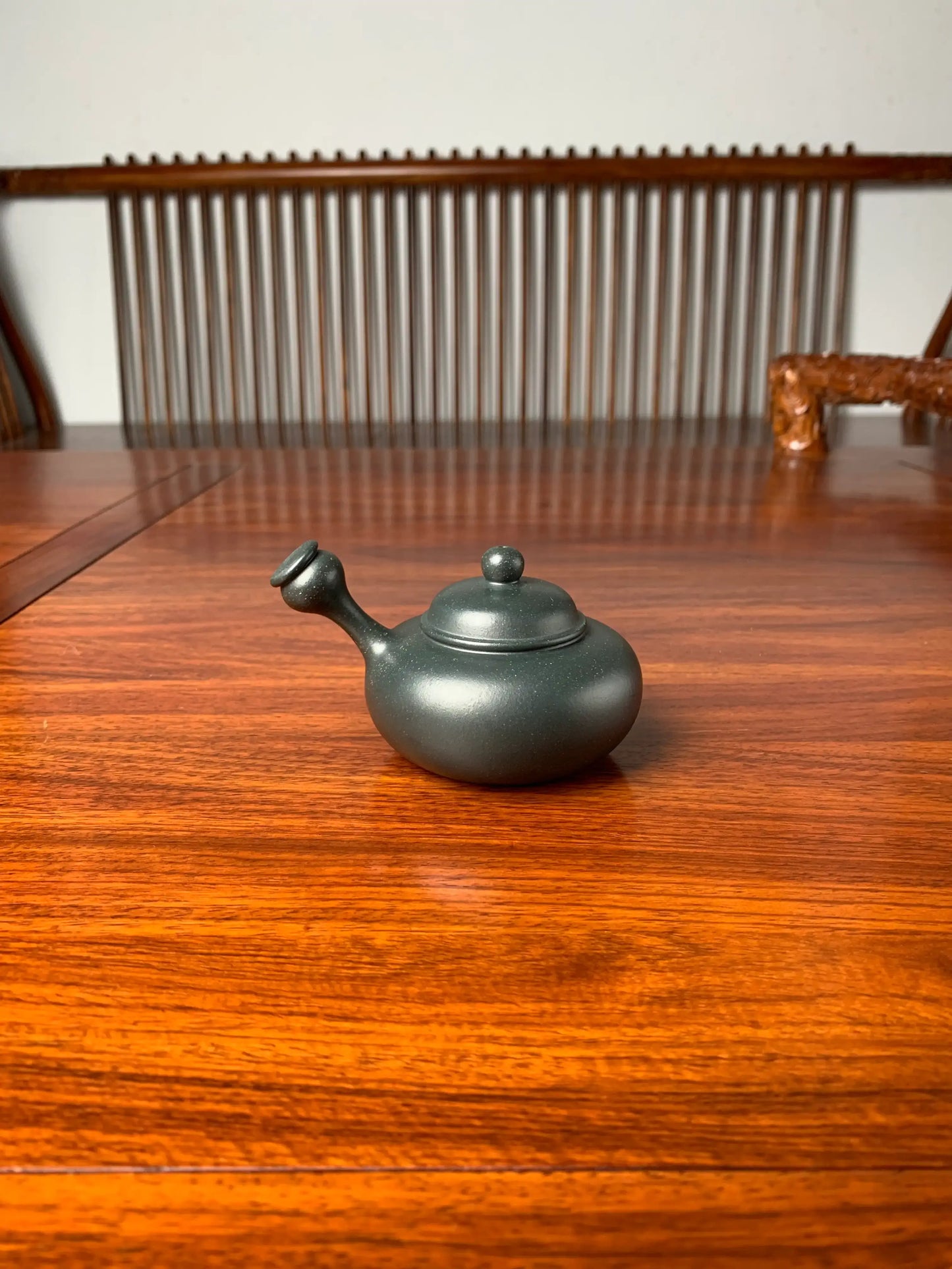 The lid and back of the yixing clay teapot