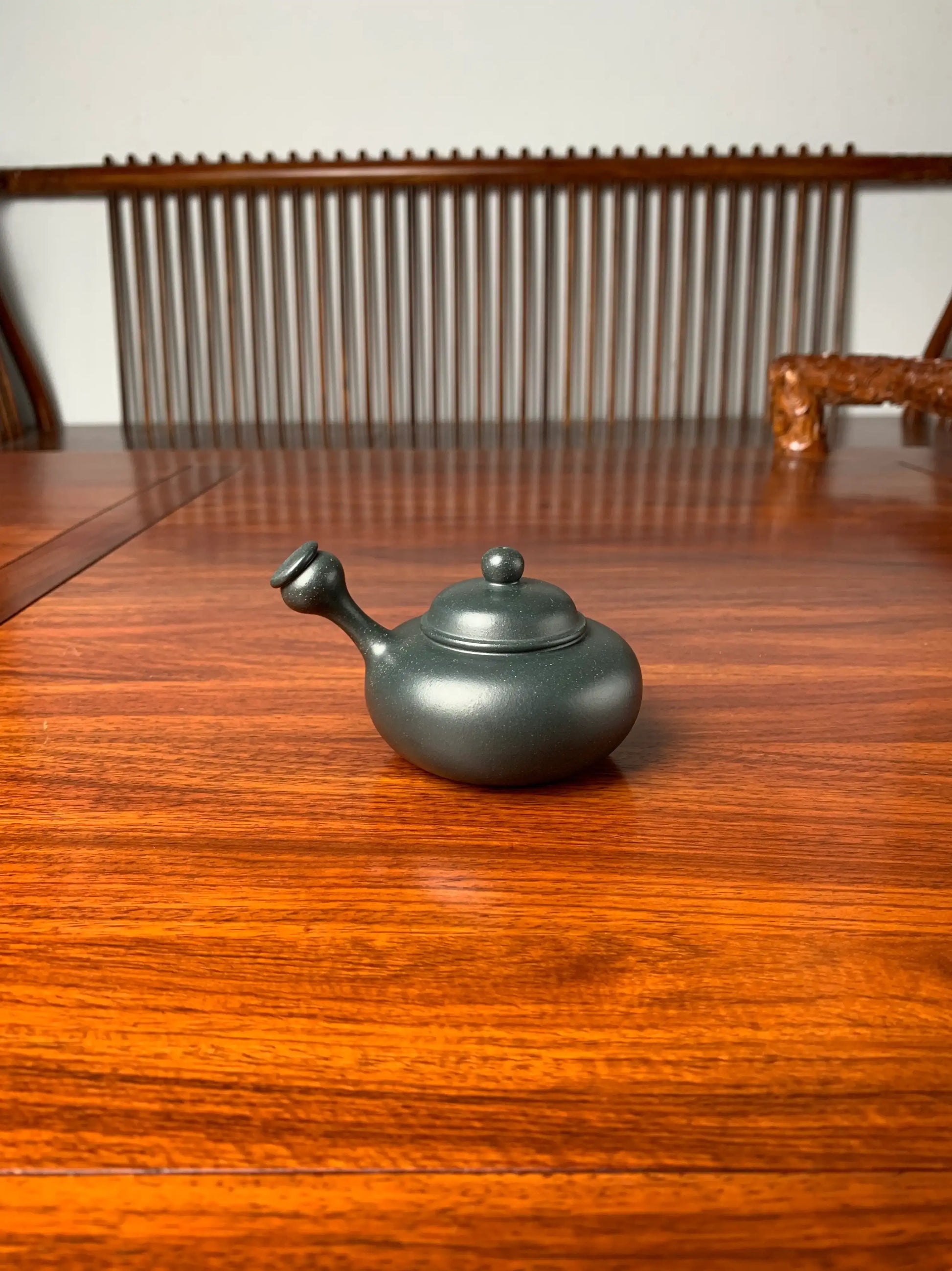 The lid and back of the yixing clay teapot