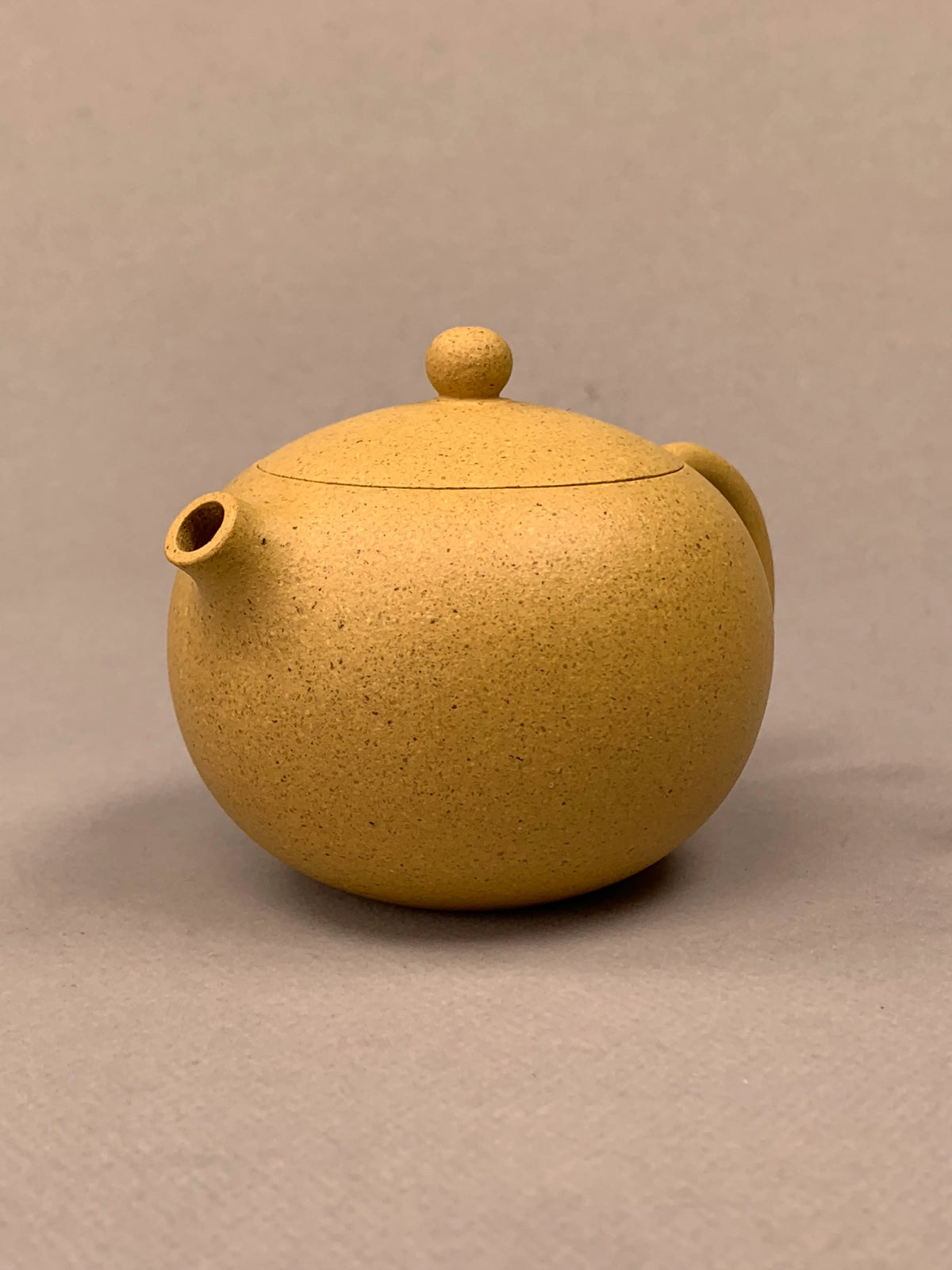 yixing tea pots xi shi on the table right view