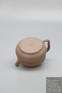 Artistic Yixing teapot bottom and mark