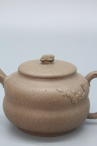 Artistic Yixing teapot detail2