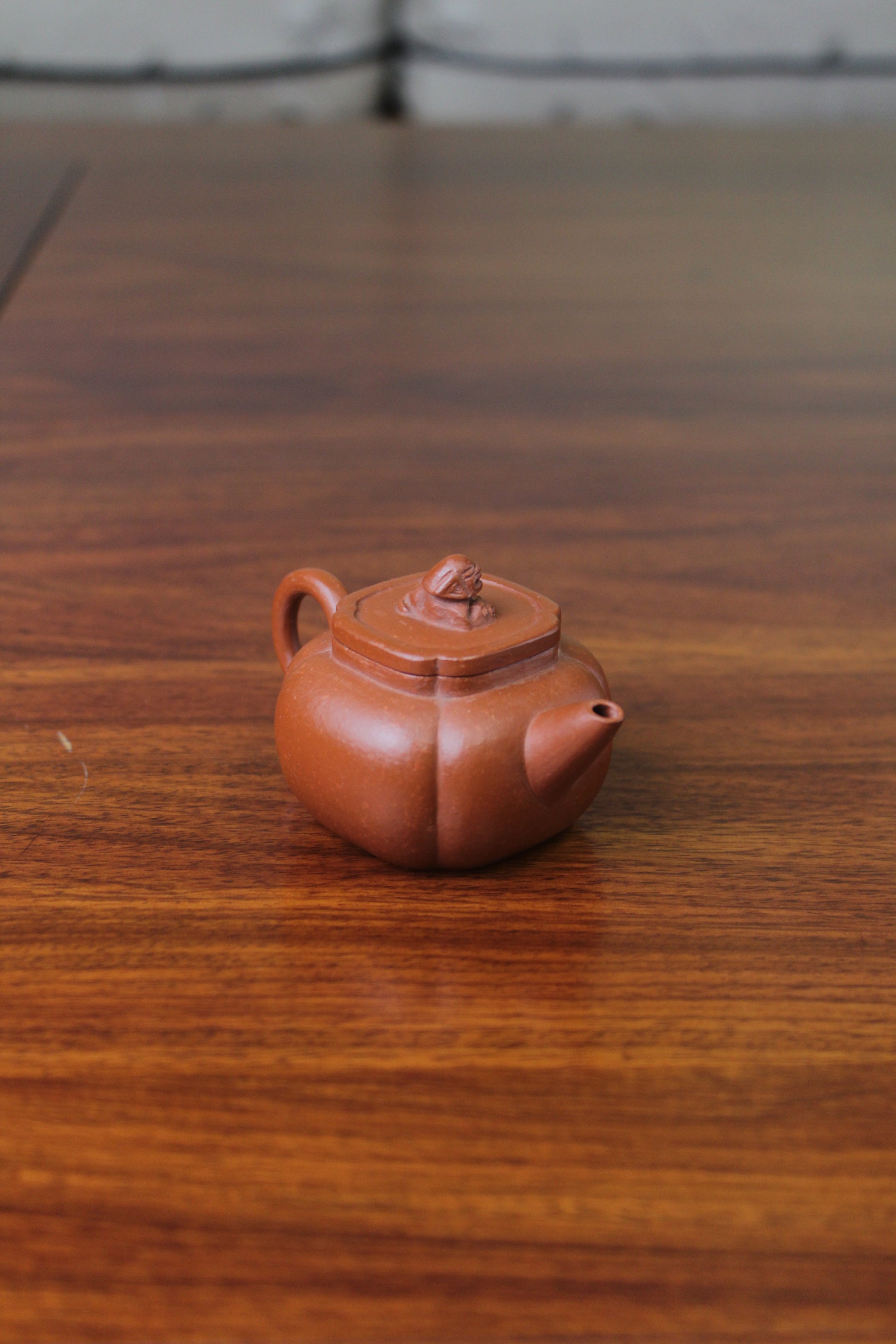 right view of yixing teapot zhu ni shi qiu