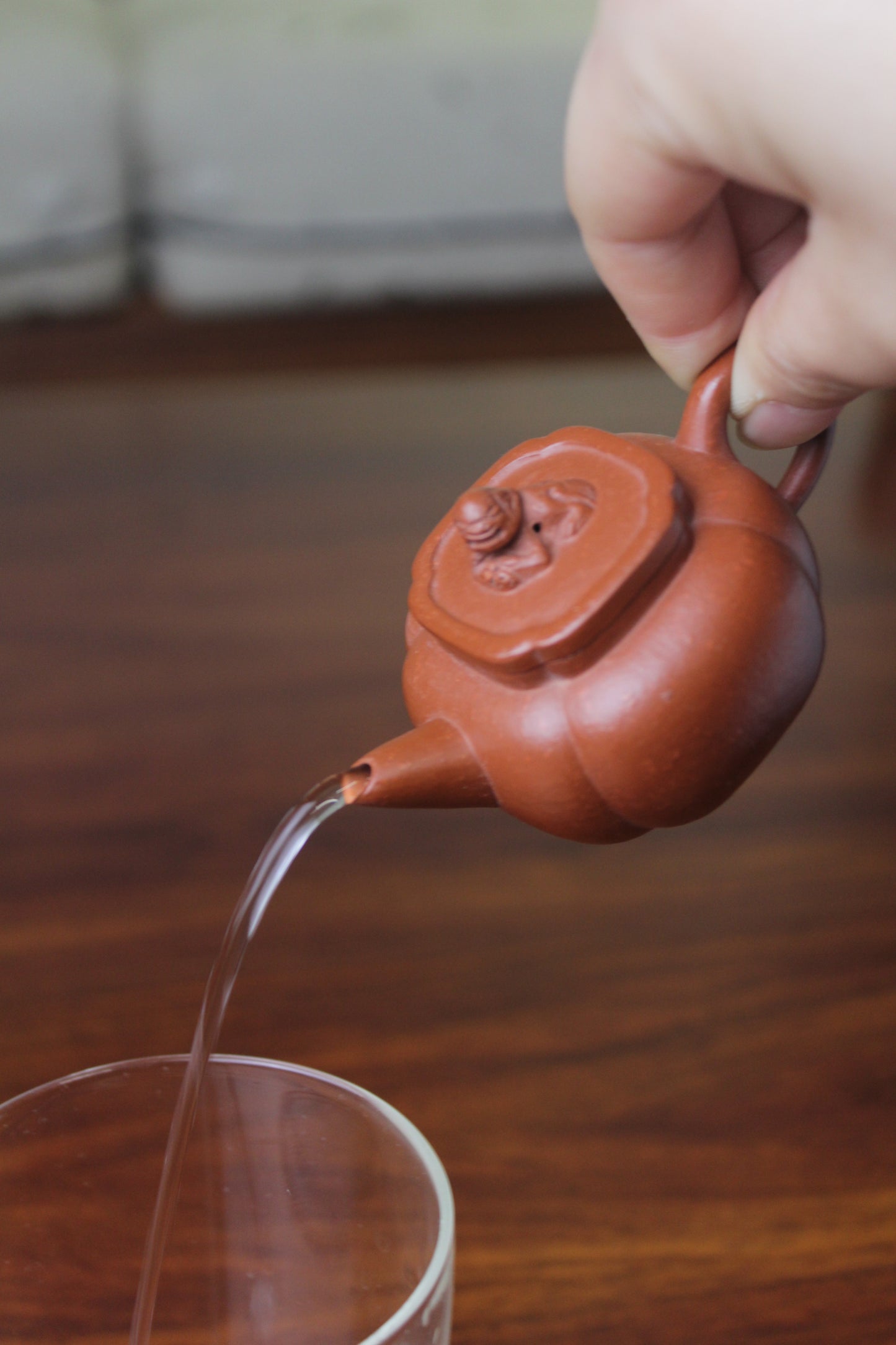 pour of yixing teapot zhu ni shi qiu