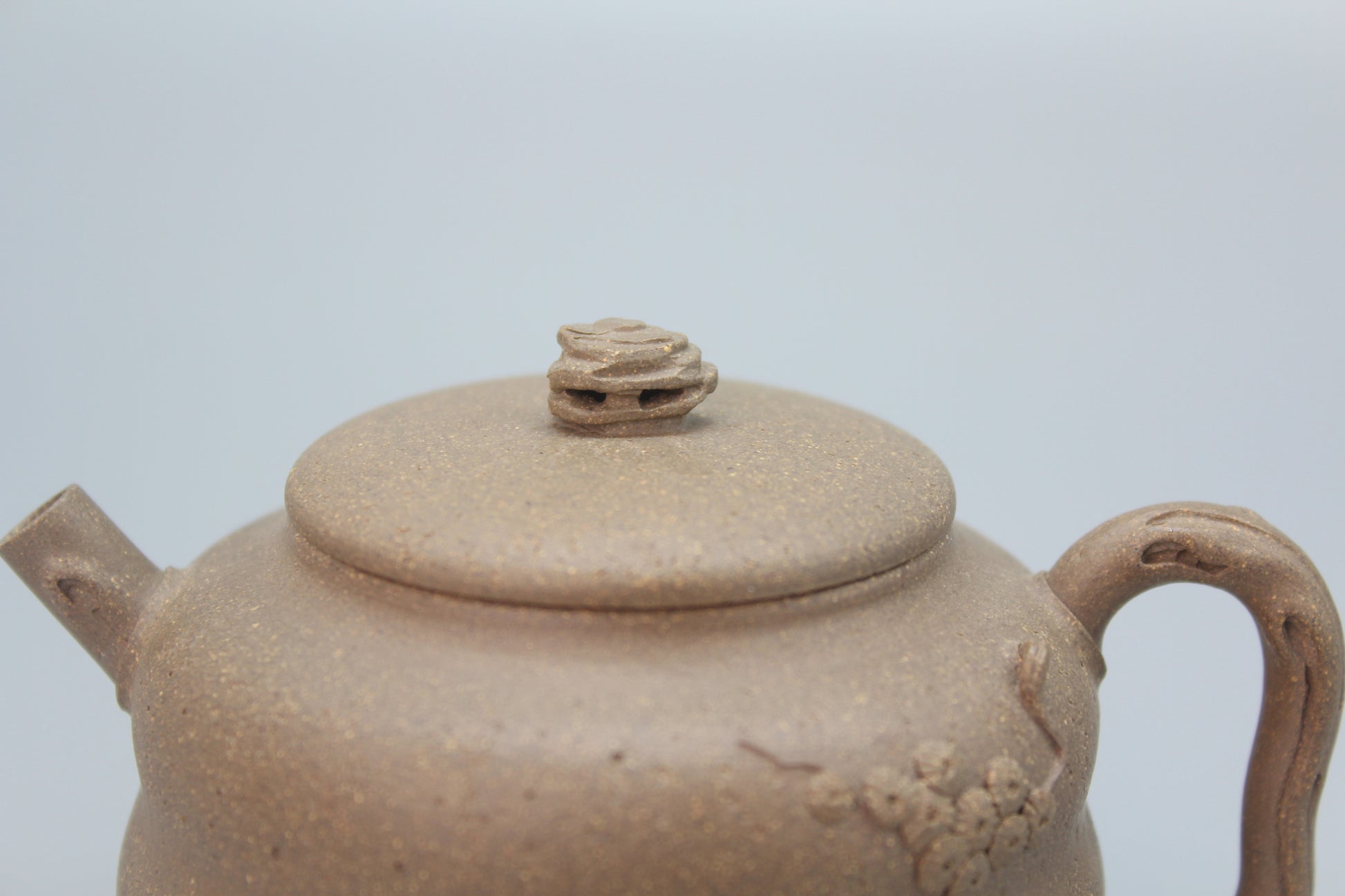 Artistic Yixing teapot lid detail