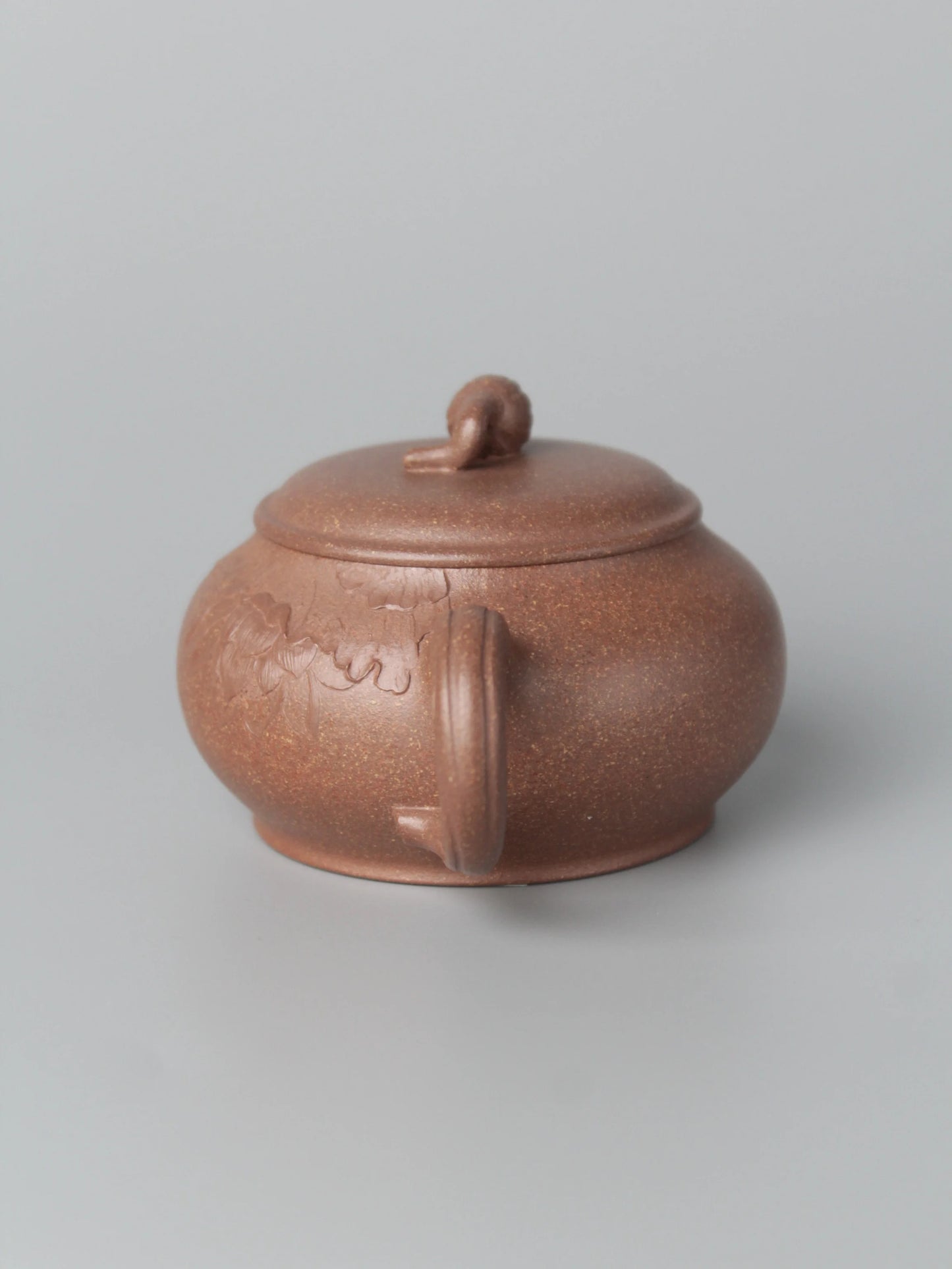 the handle of the yixing teapot named lotus 