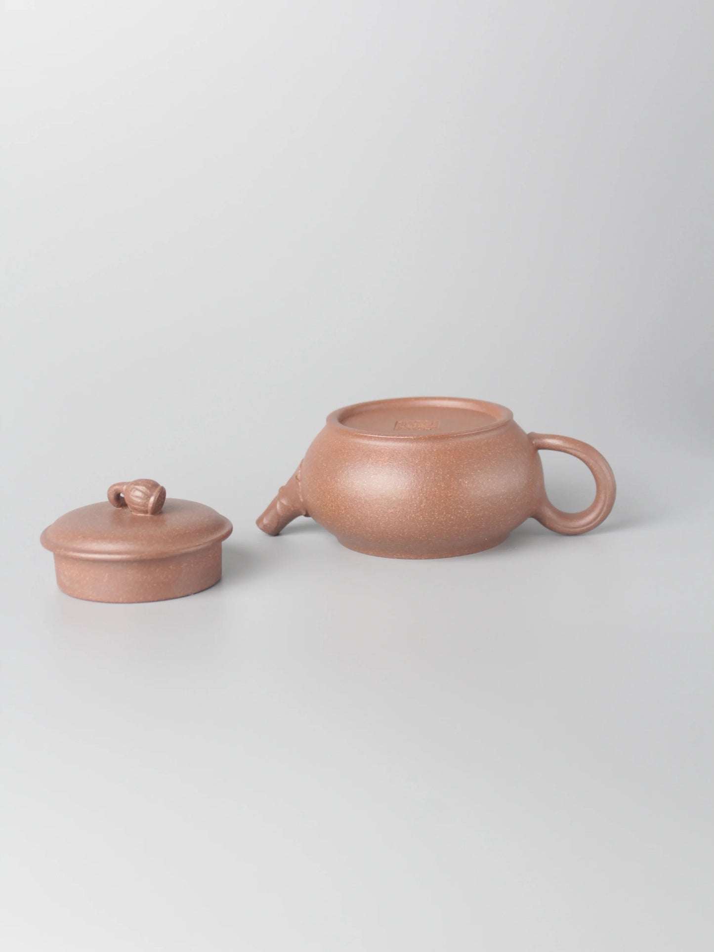 Yixing teapot lid and Yixing teapot body