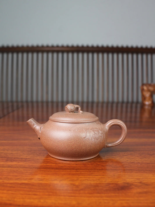 yixing teapot named lotus fully handmade by teapot artist Pan yueping