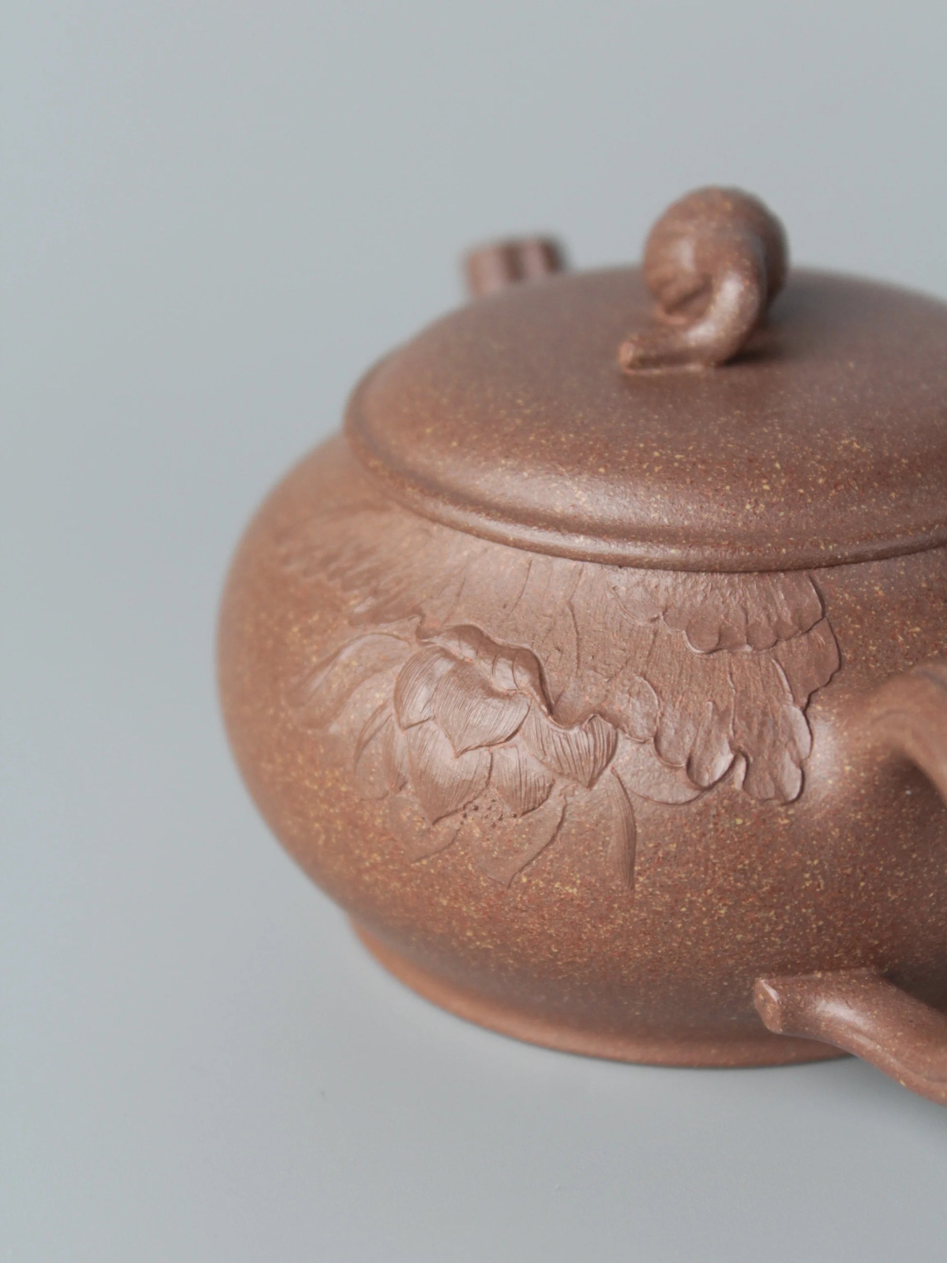 the clay painting on the yixing teapot lotus