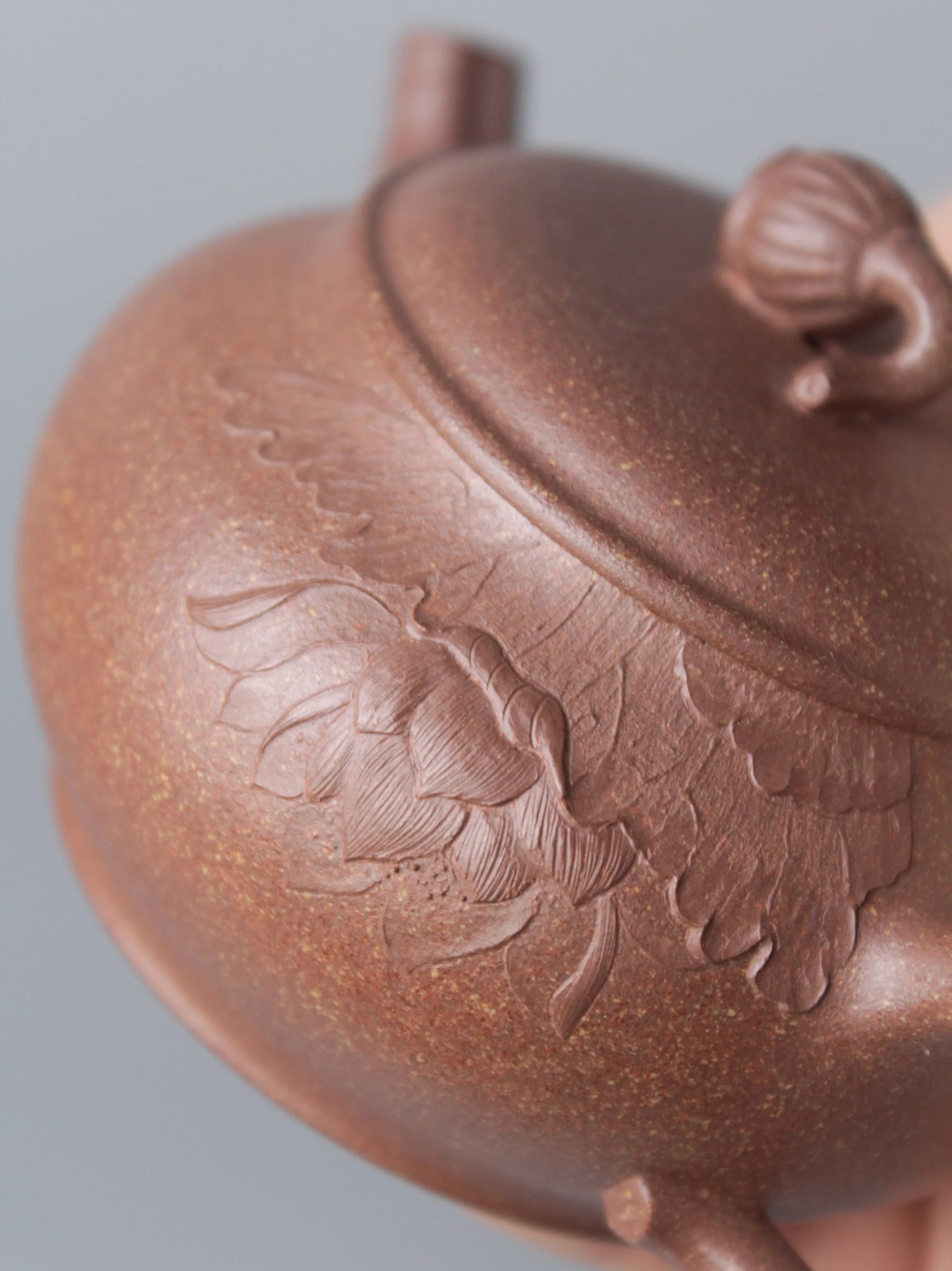 the clay painting lotus on the yixing teapot
