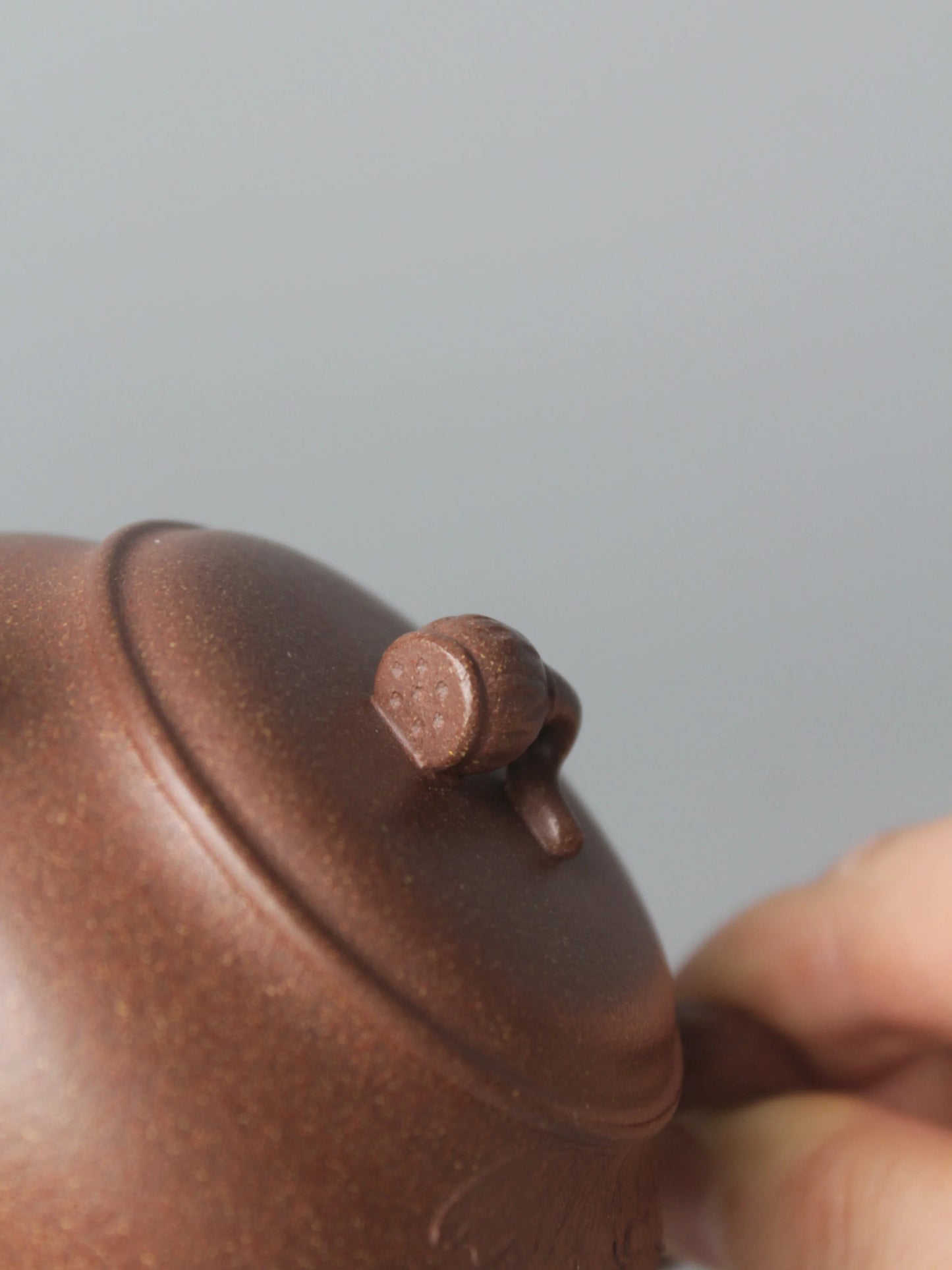 a knob on the yixing teapot