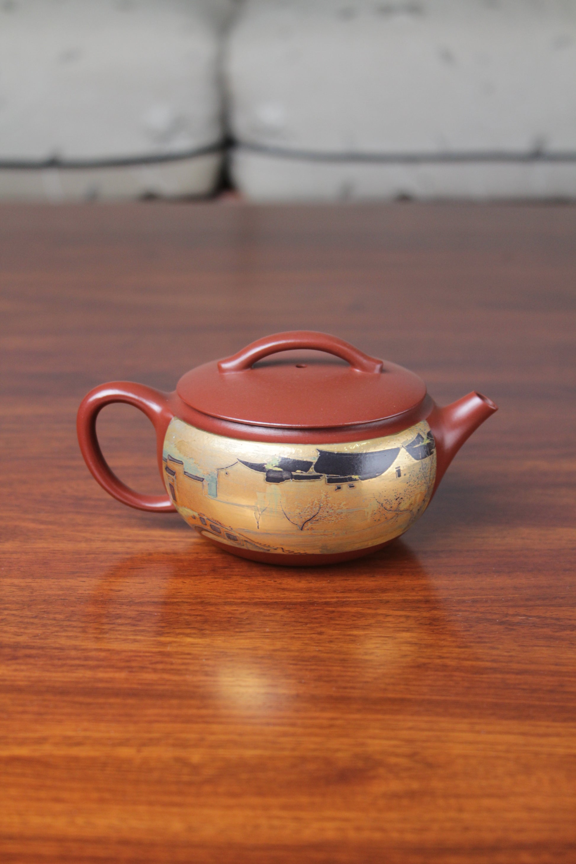 Back view of the yixing teapot Han wa on the table