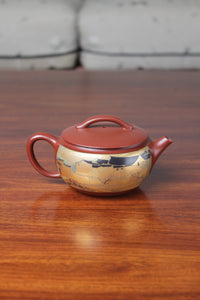 Back view of the yixing teapot Han wa on the table