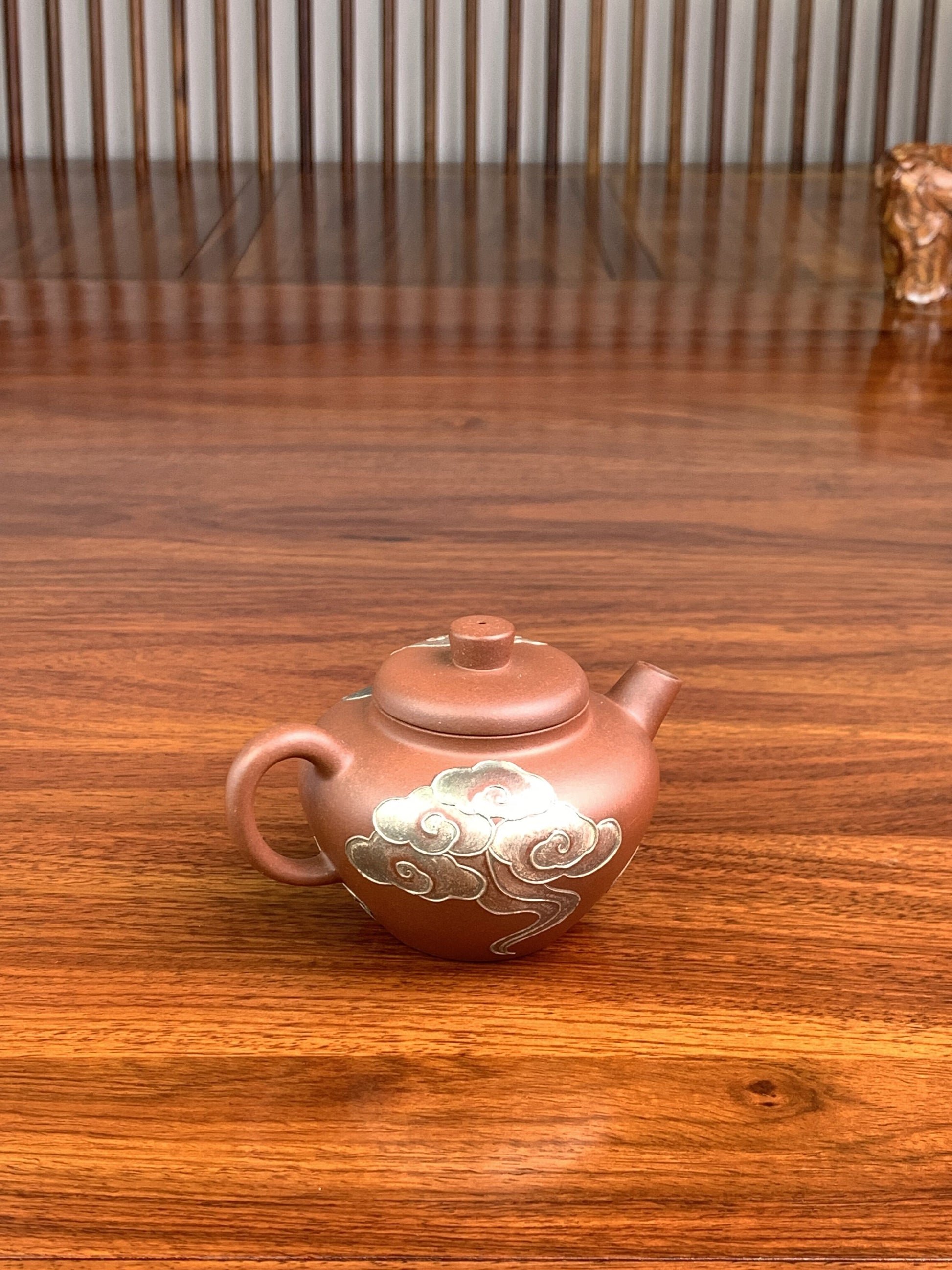 left view of this yixing teapot on the table