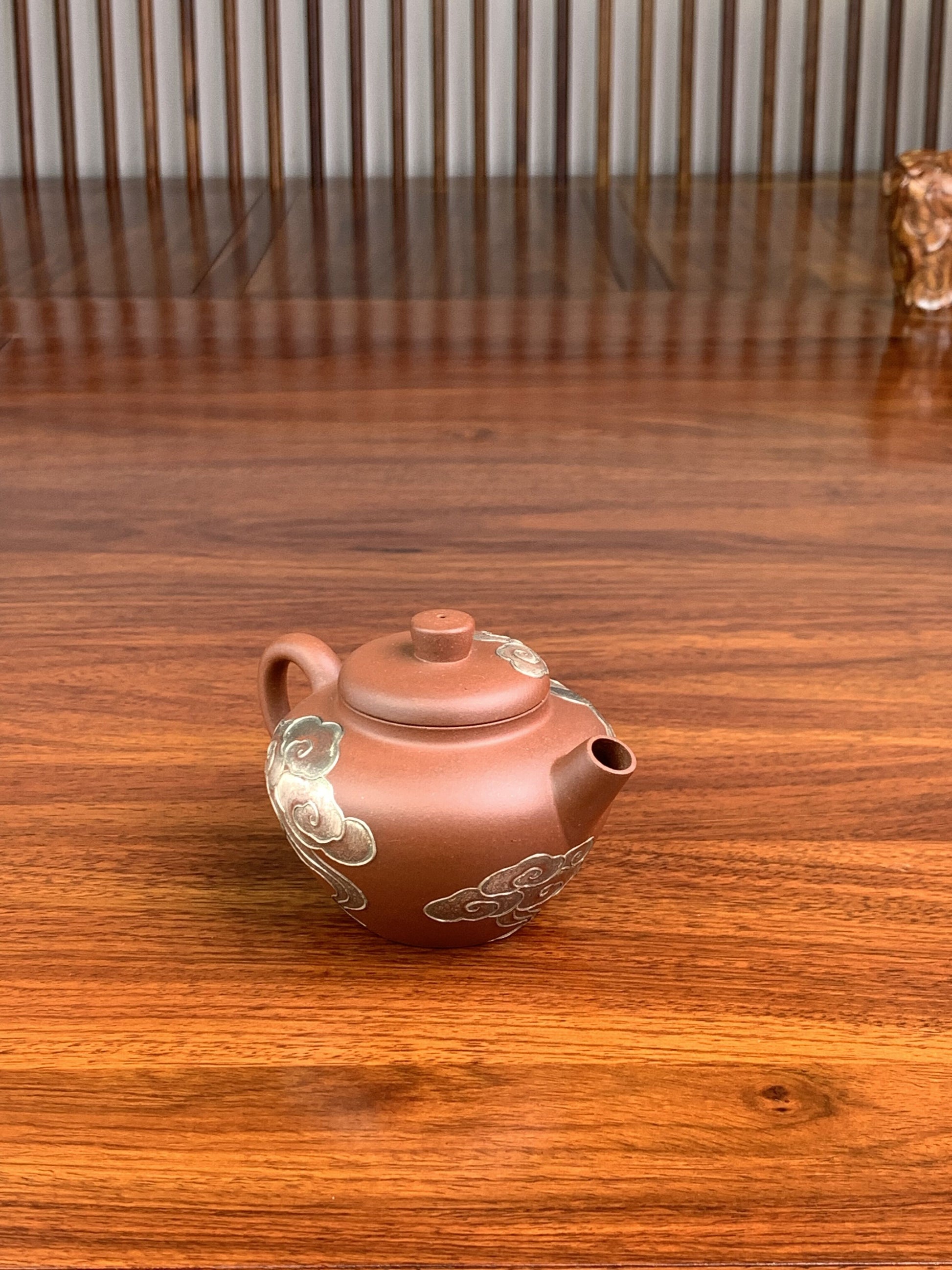 detail photo of yixing teapot on the table