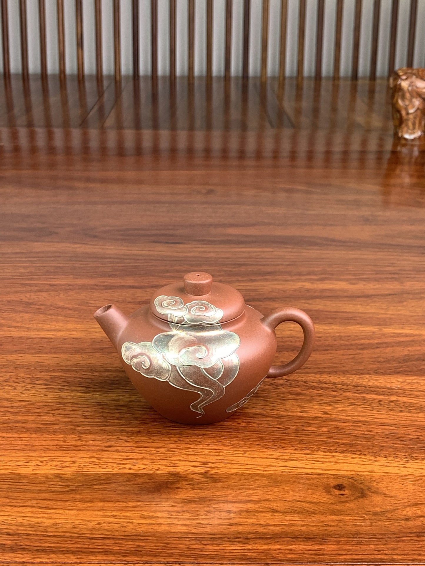 yixing teapot xiang yu on the table