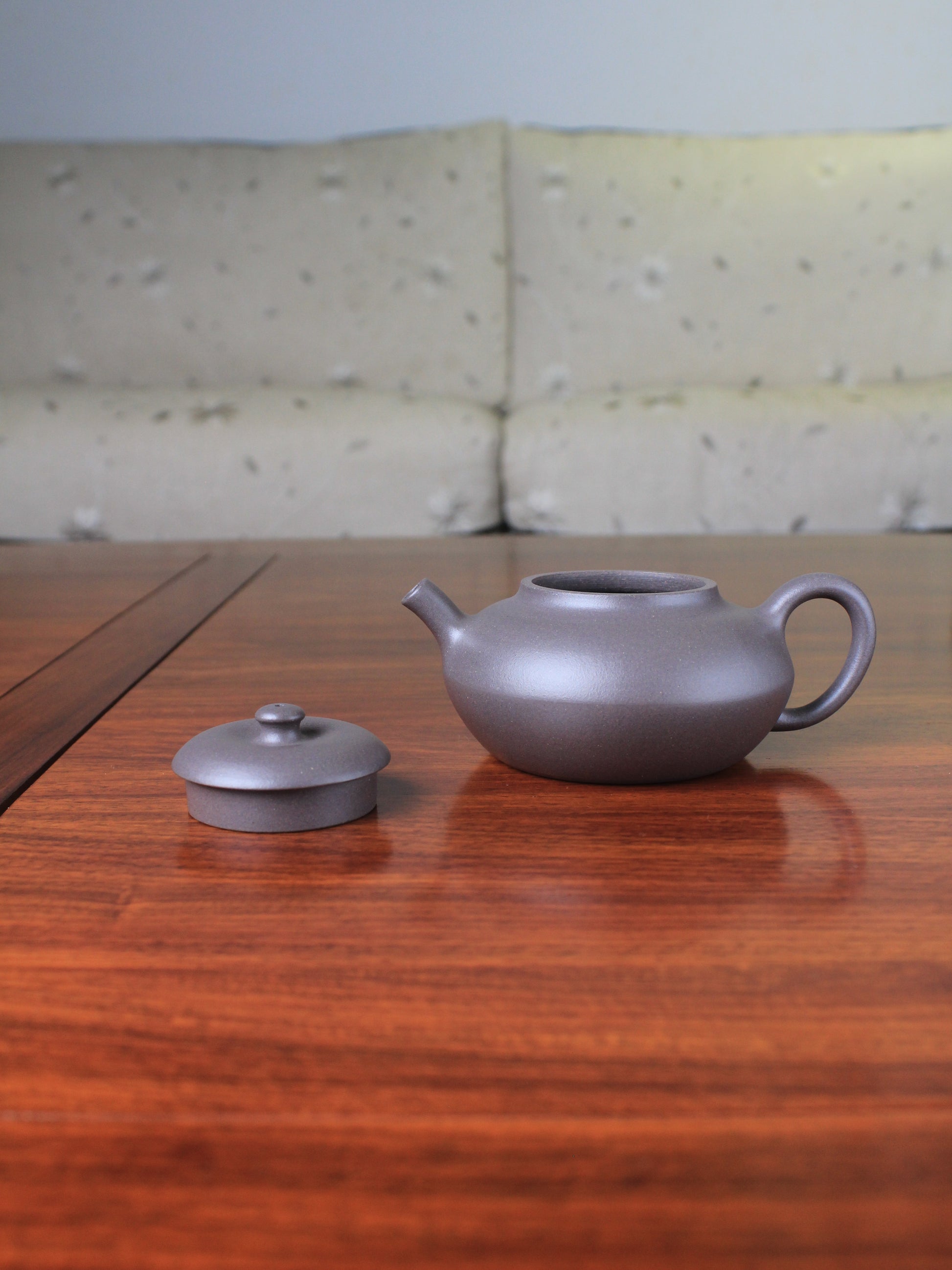 Detail of the yixing teapot handmade named he huan 