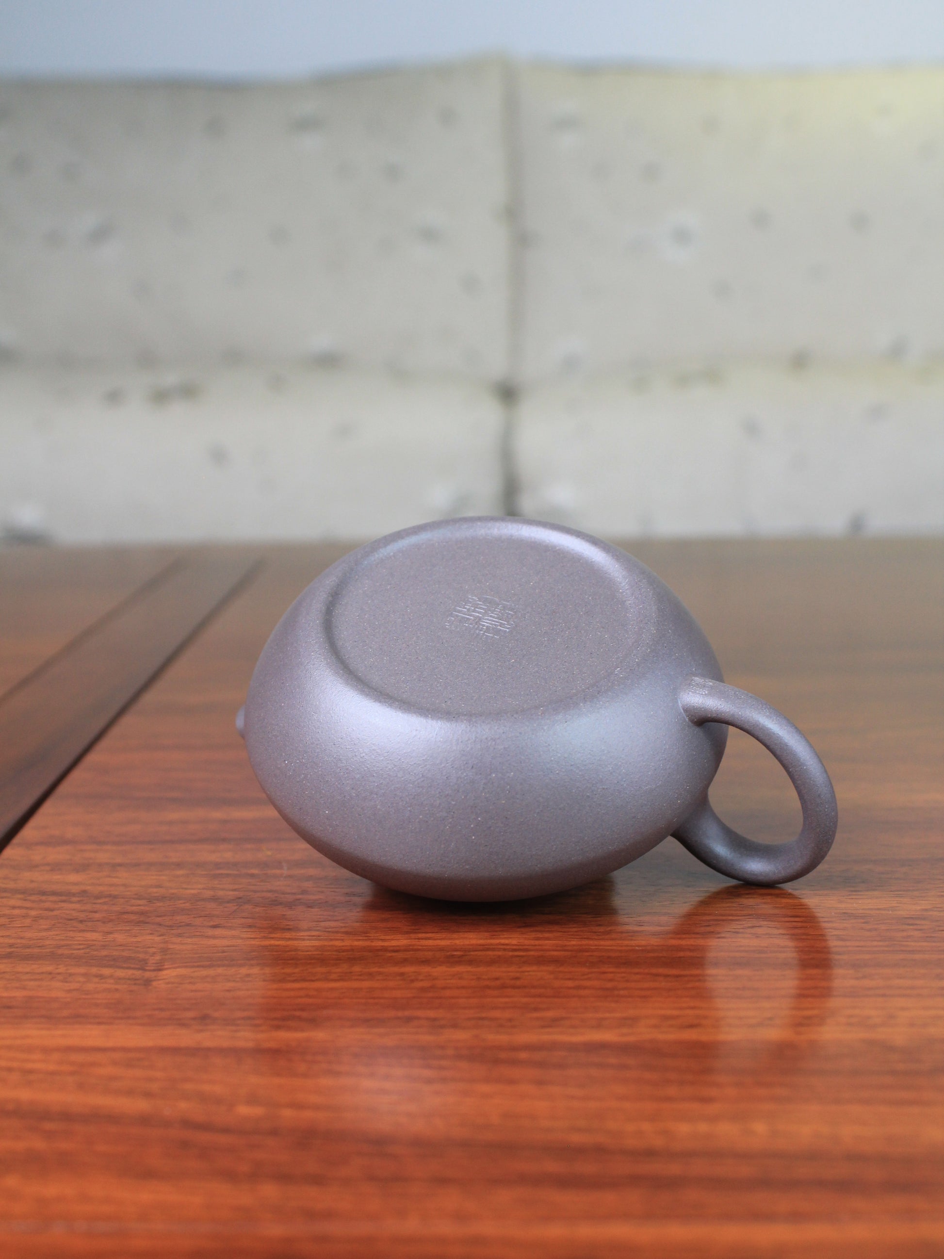 Bottom of the yixing teapot, handmade named he huan 