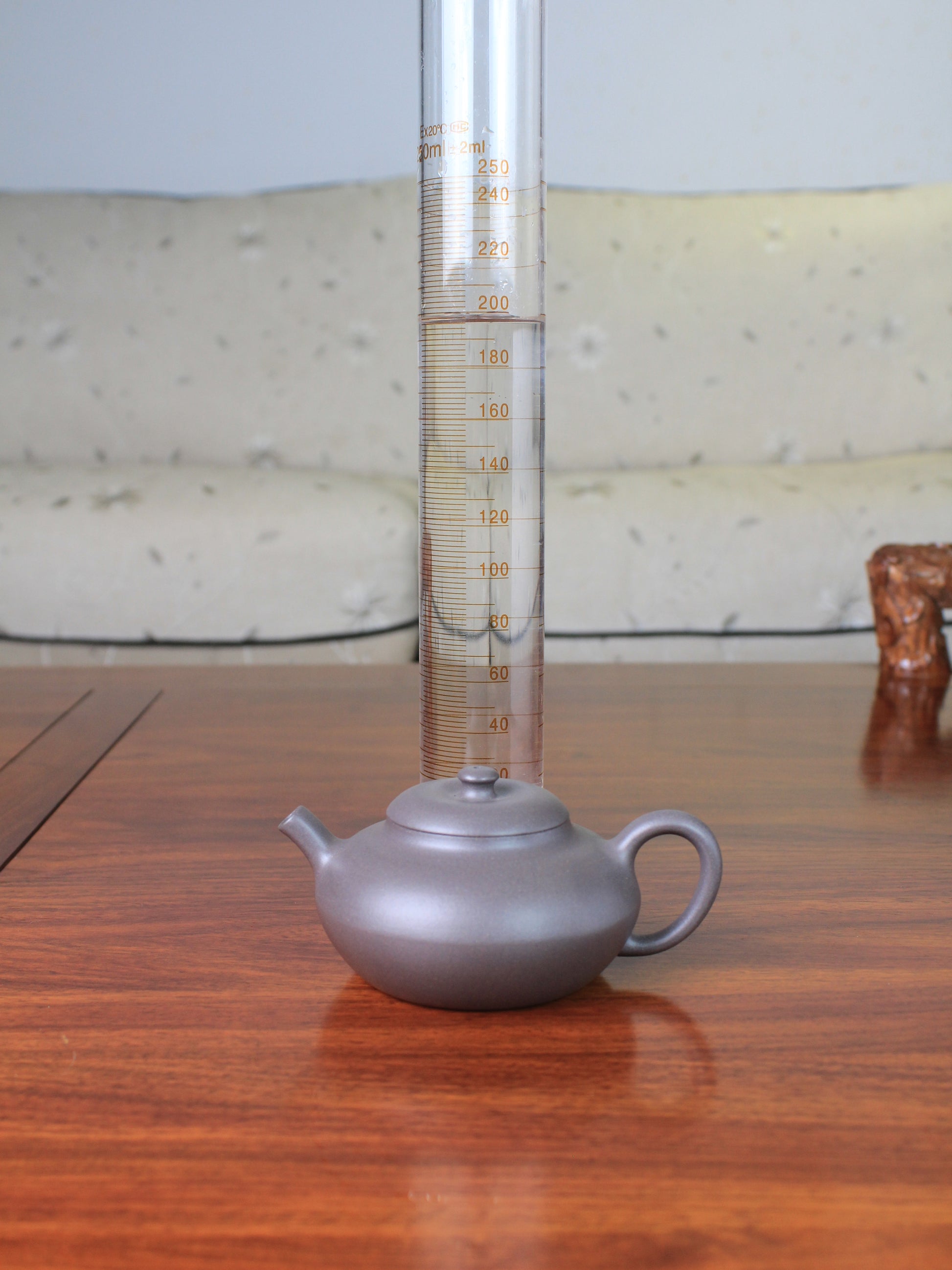 Size of the yixing teapot handmade named he huan
