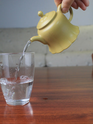 Pour of ben shan lv ni yixing teapot for sale