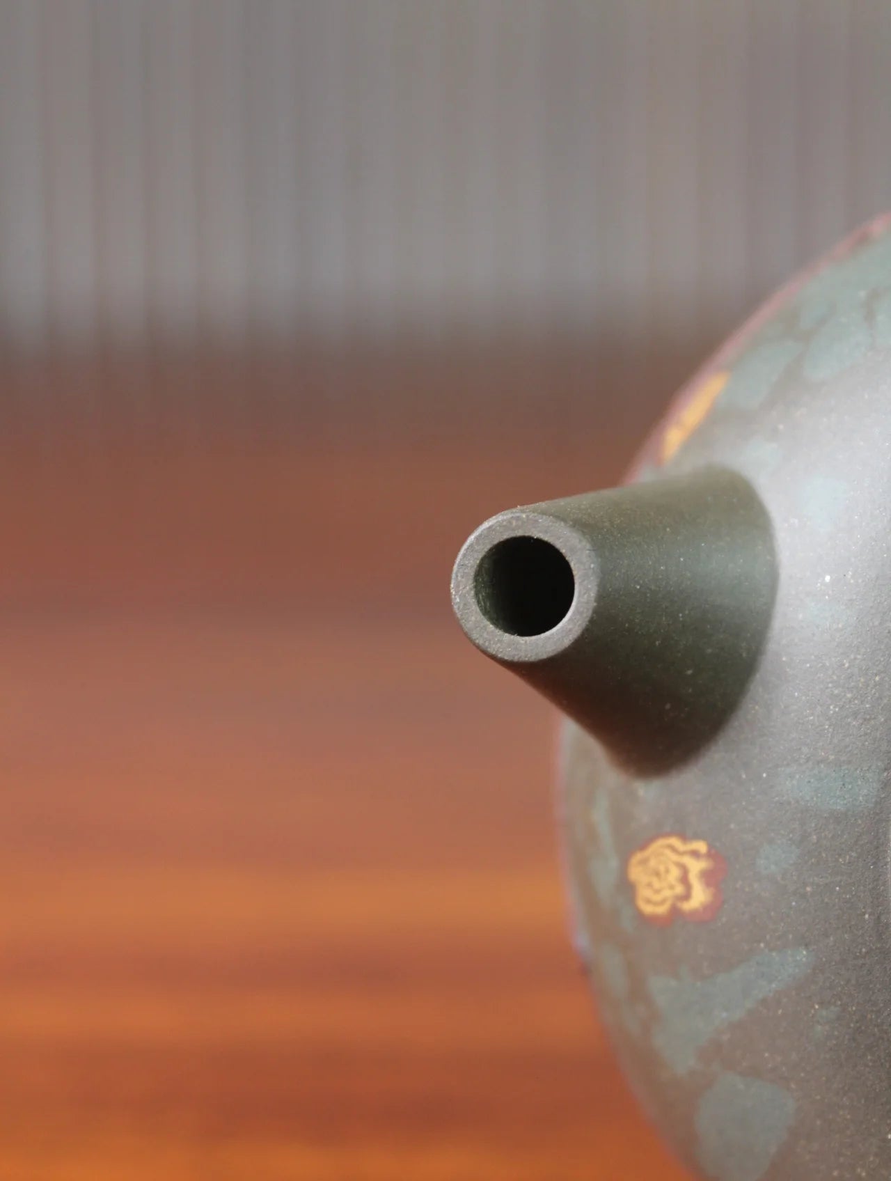 the spout of the yixing teapot