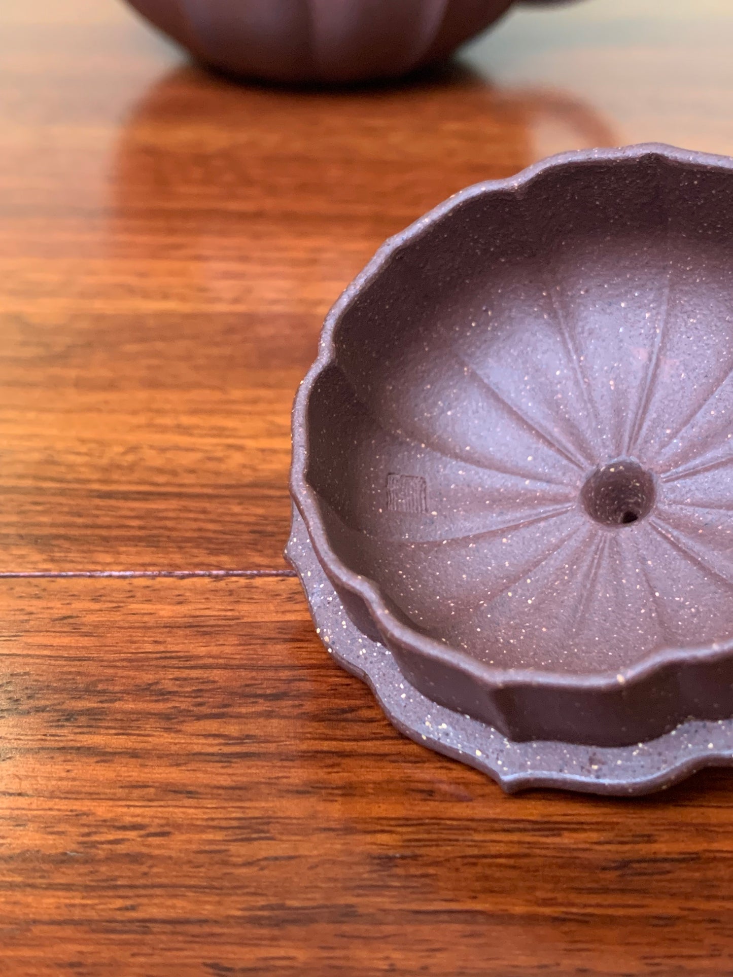 the lid of the yixing teapot