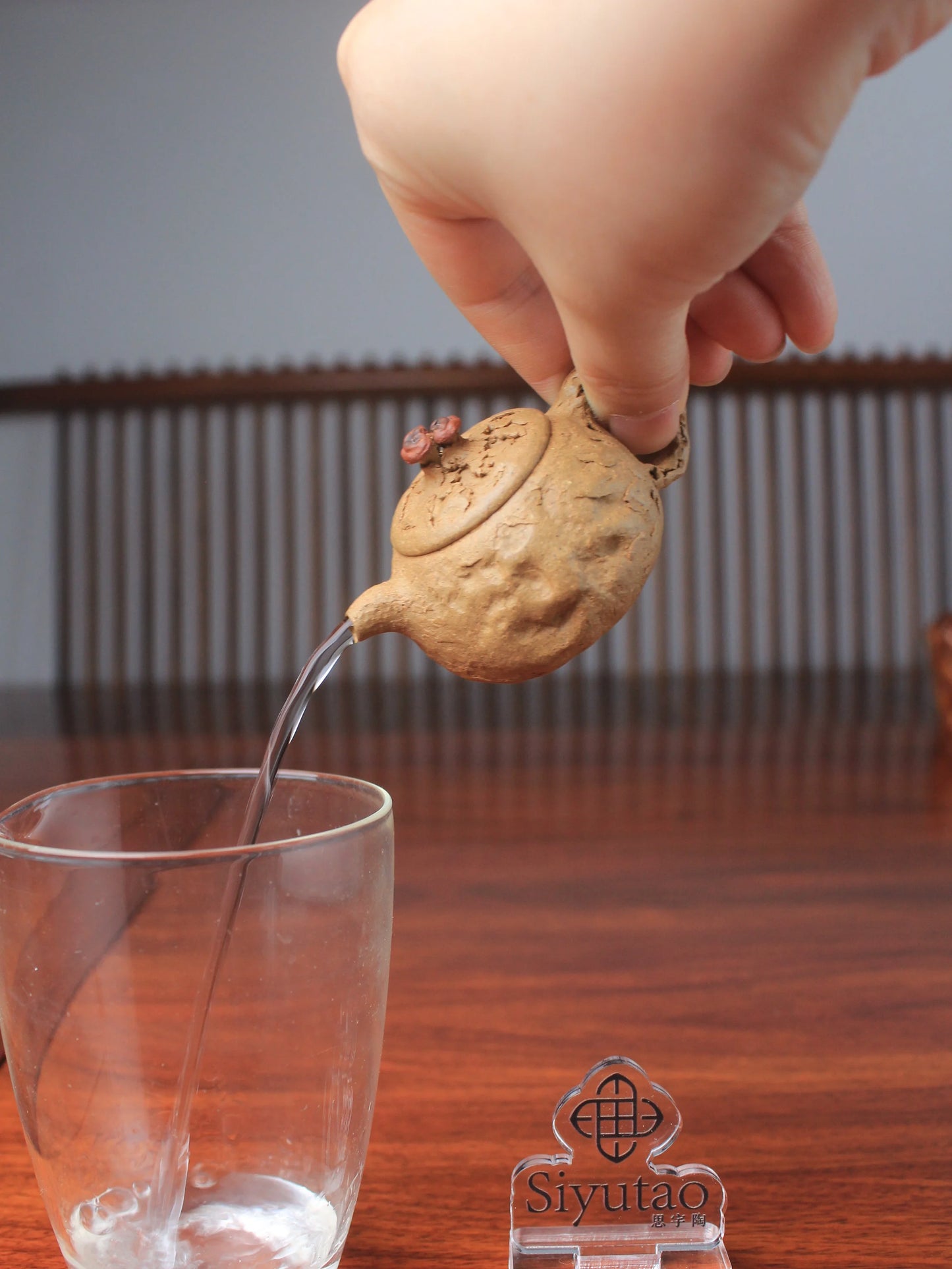 the pour of the small gong chun teapot is perfect