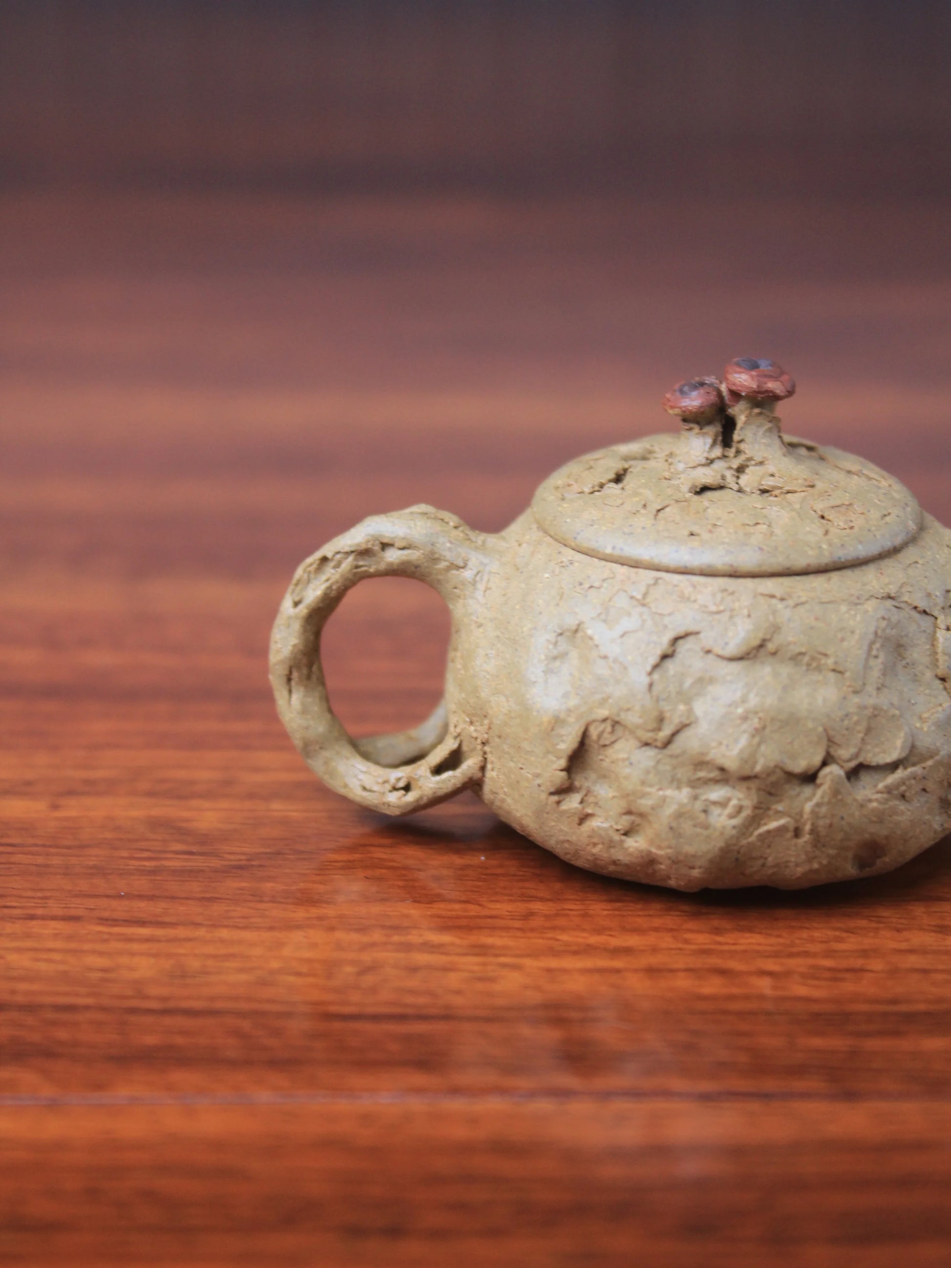 handle of the gong chun teapot