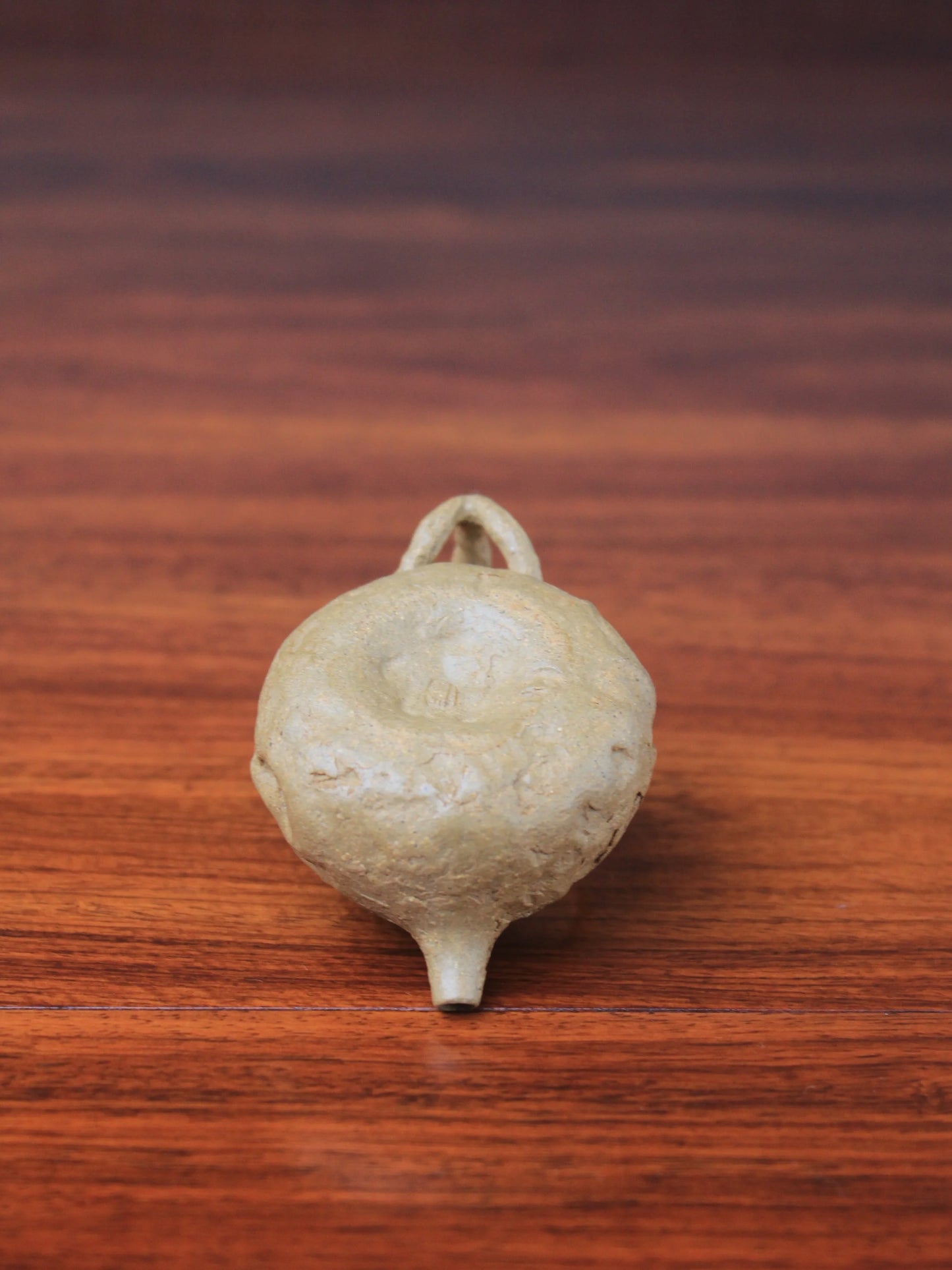 the bottom of the yixing teapot gong chun