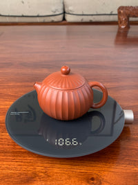 yixing teapot handmade by genuine clay artist