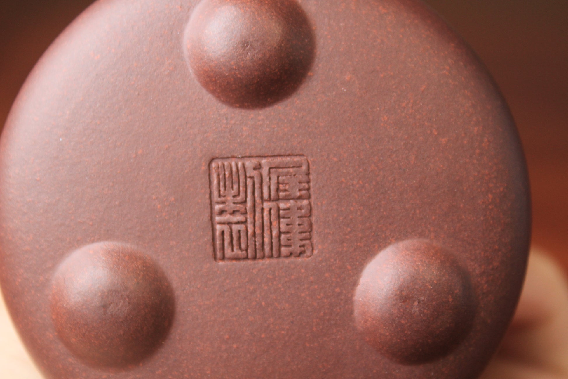 Bottom mark of the Collectible teapot from yixing on the table