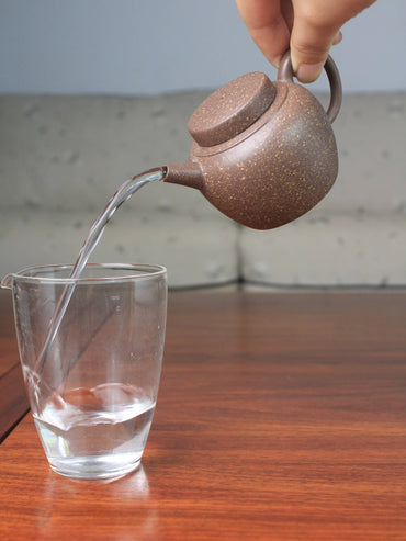 perfect pour yixing teapot designed by teapot artist Shi Dabin