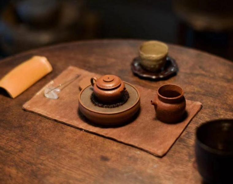 yixing teapots on the table