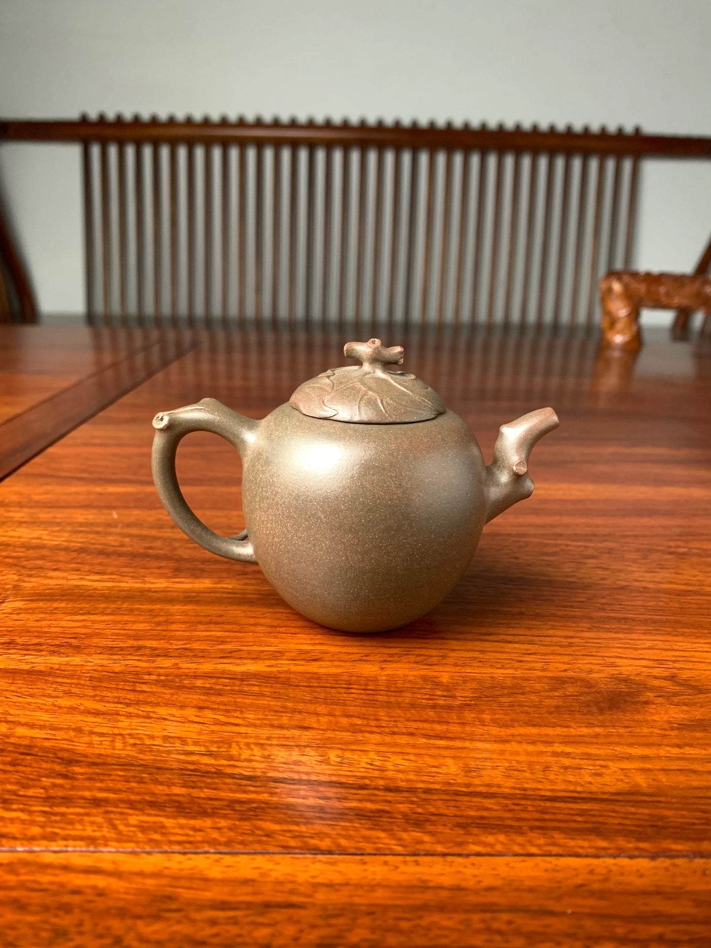 the back view of the yixing teapot handmade with duanni