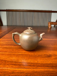 the back view of the yixing teapot handmade with duanni