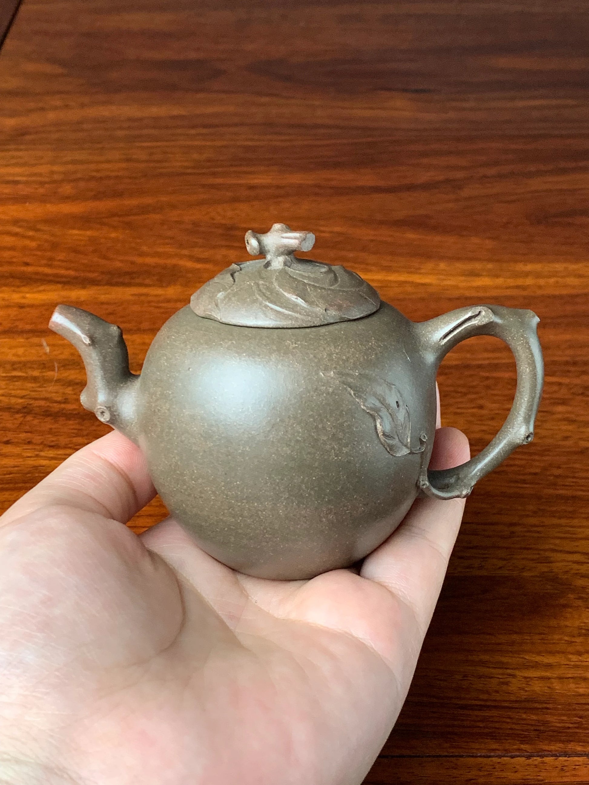 Viewed up close, the teapot has well-balanced proportions.