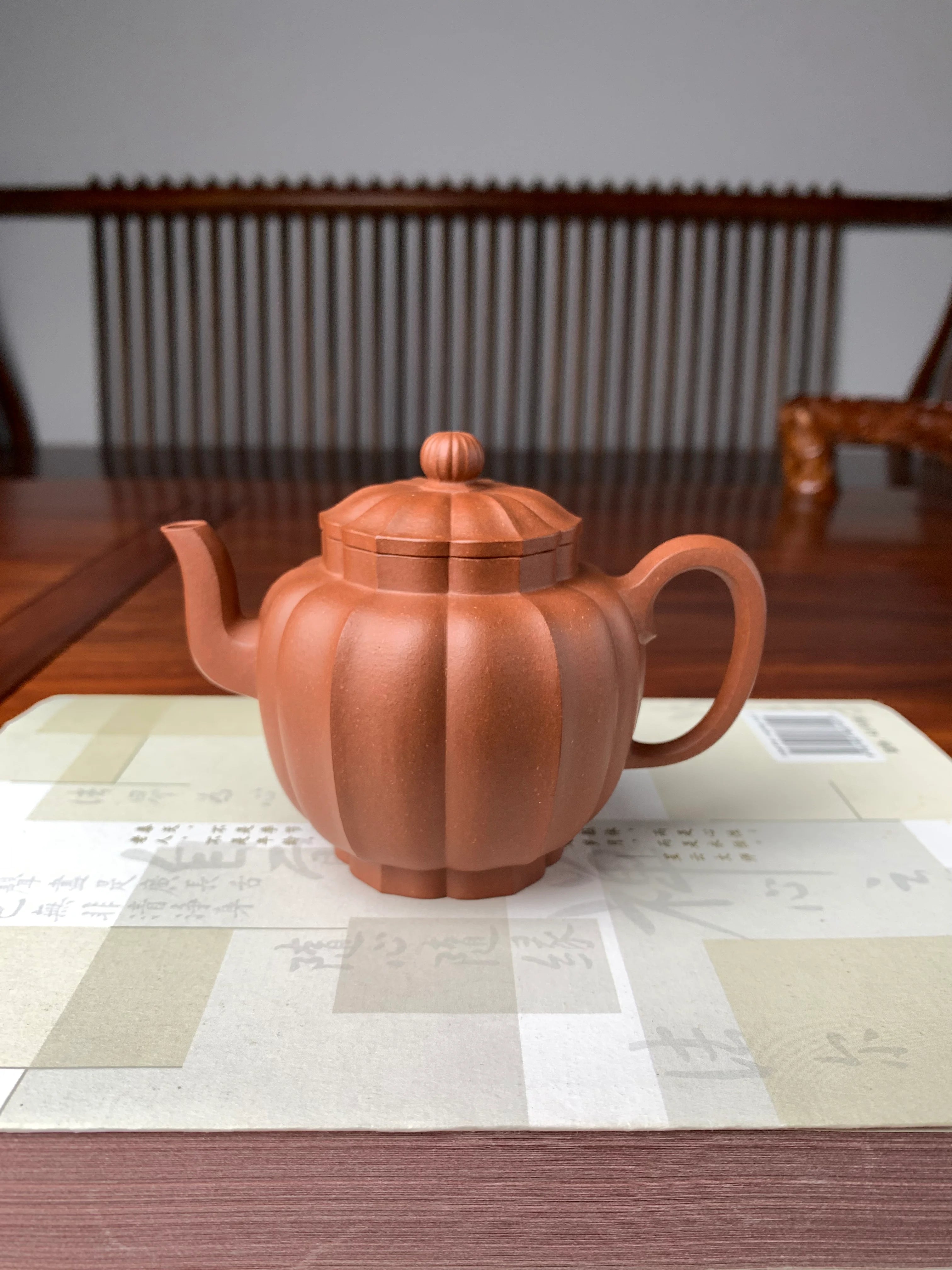 yixing teapot handmade with zisha dicaoqing from zisha art gallery