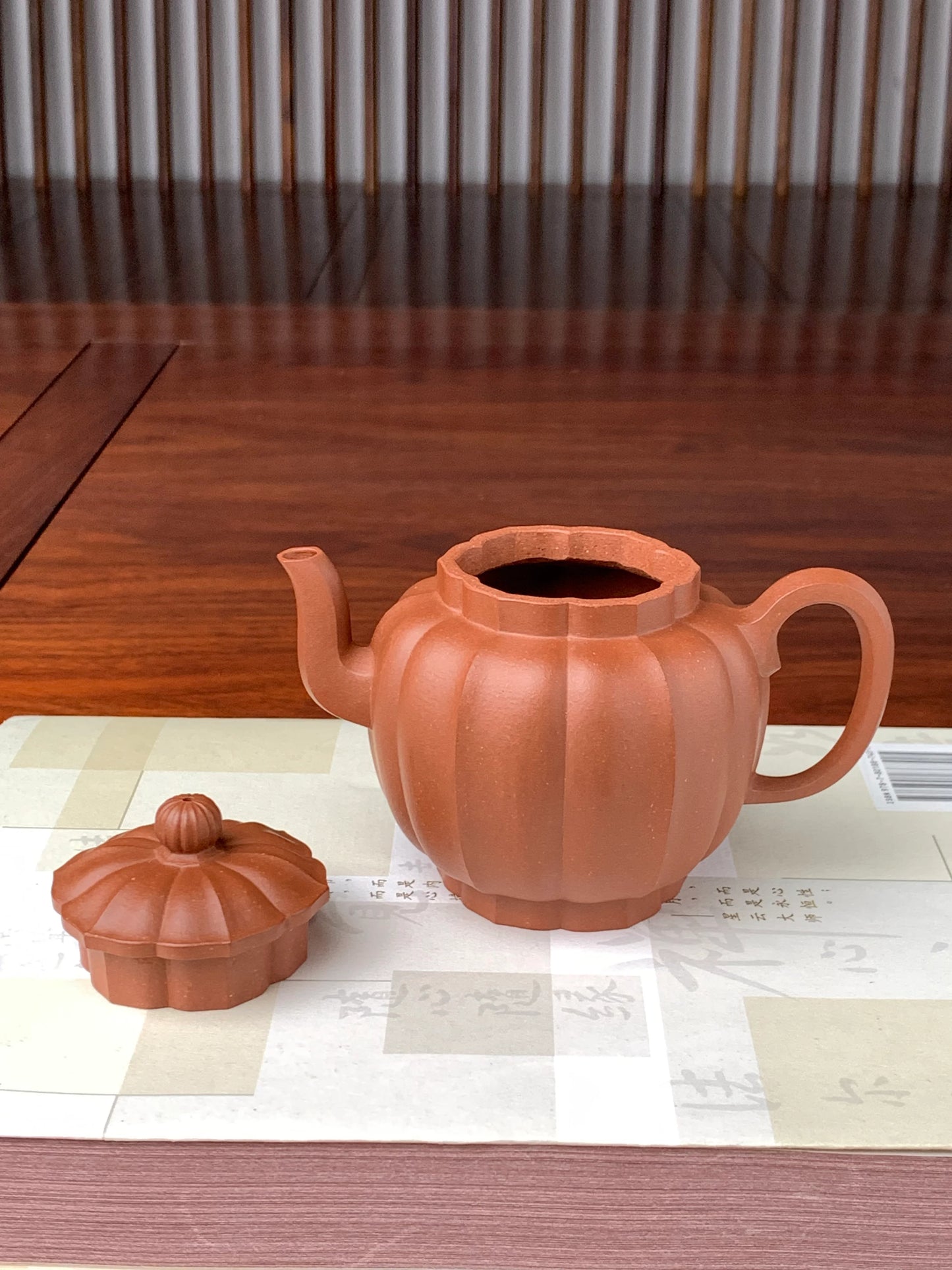 the teapot body and lid on the table