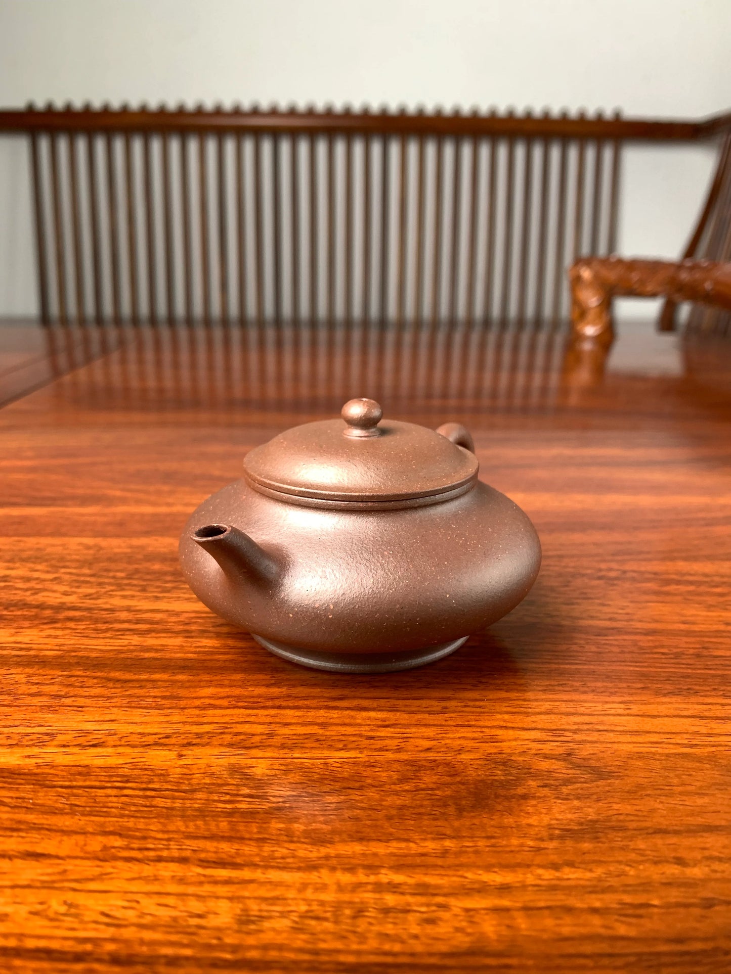 handmade yixing teapot named xu bian on the table right view