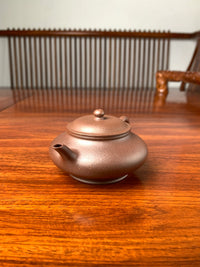 handmade yixing teapot named xu bian on the table right view