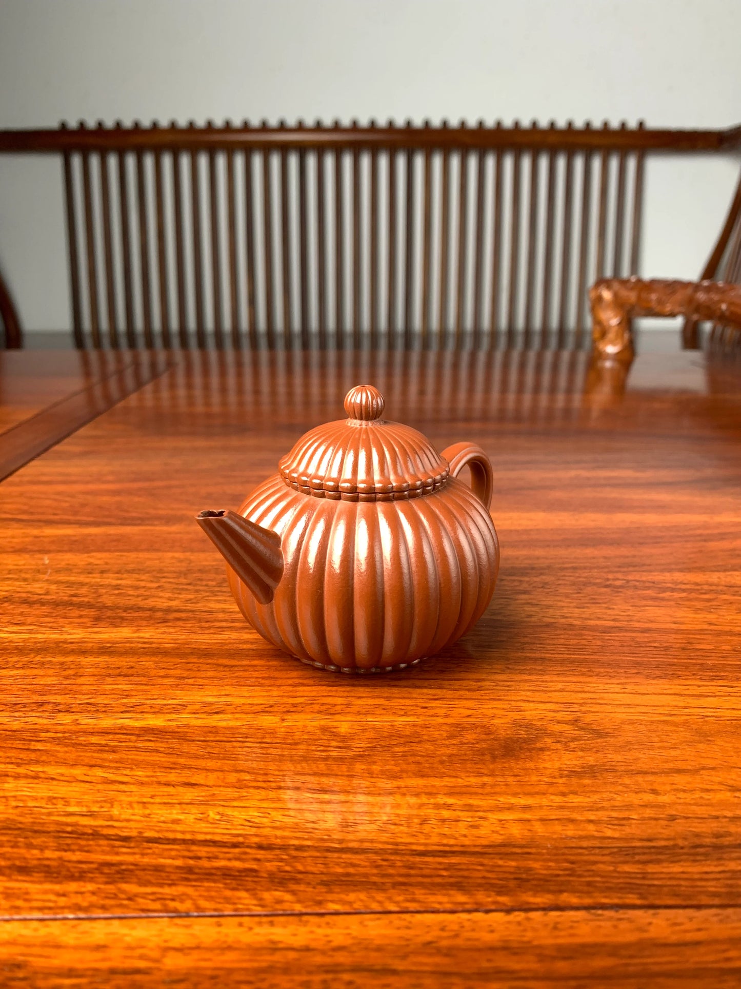 the right view of the handmade yixing teapot named shui ping