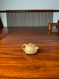 the right view of the handmade yixing teapot named gong chun