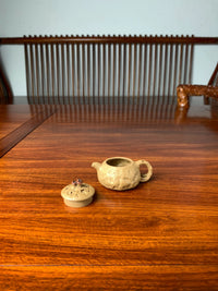 the teapot body and lid on the table