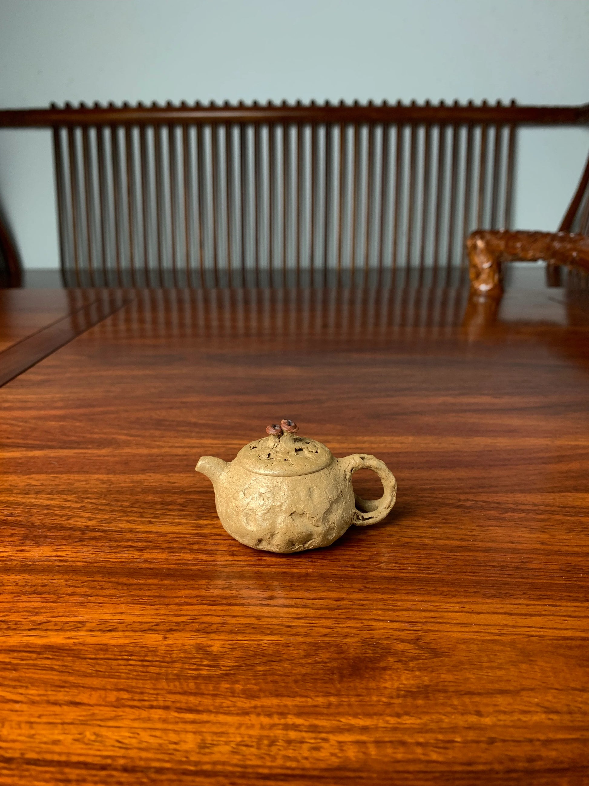 handmade yixing teapot named gong chun on the table