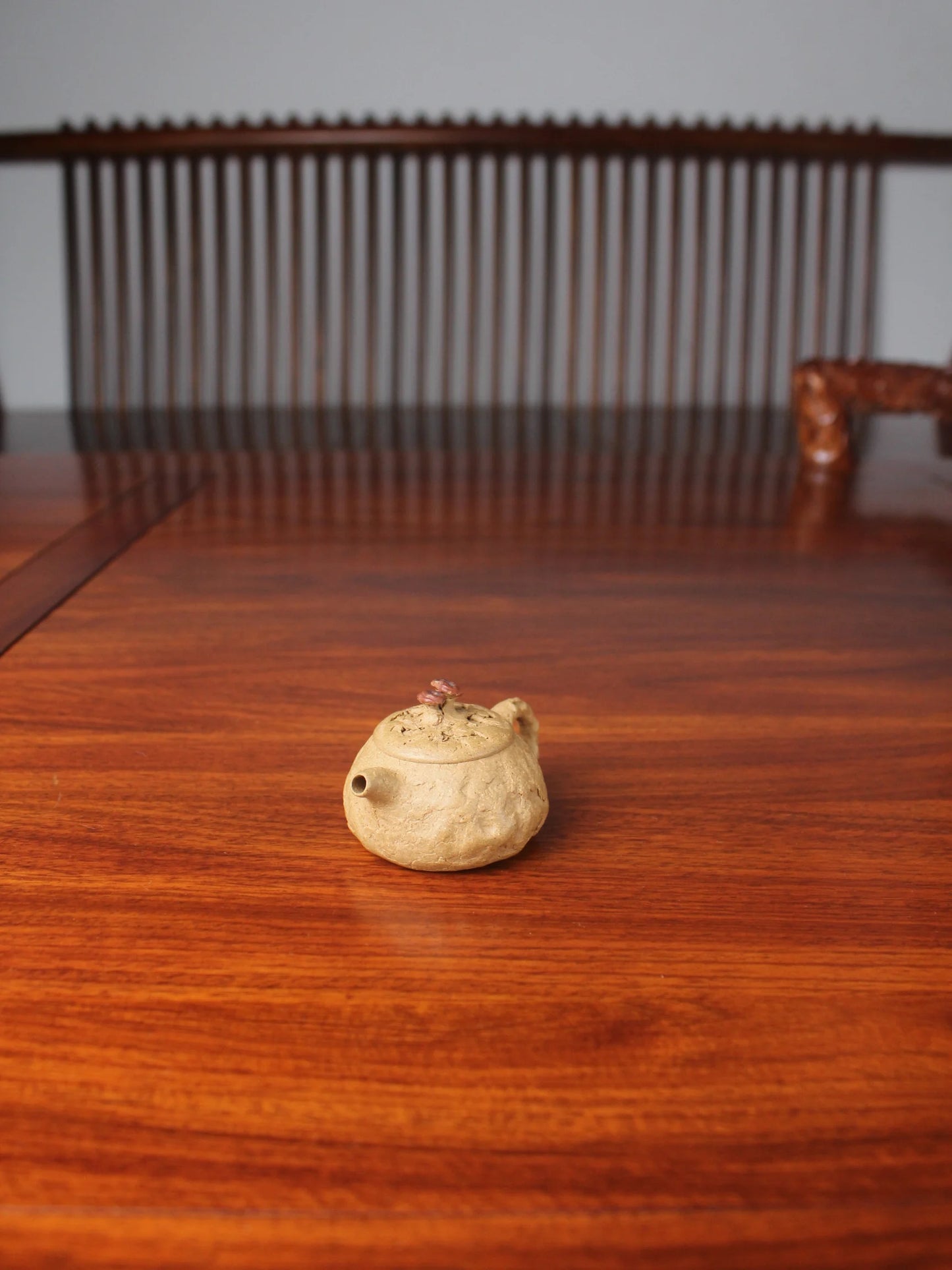 right view of this Yixing teapot named gongchun.